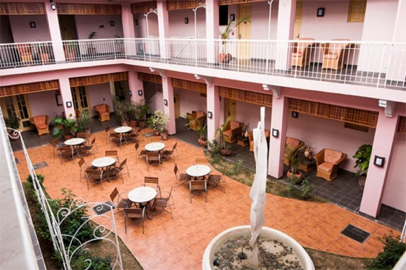 Hotel E La Ronda, General view