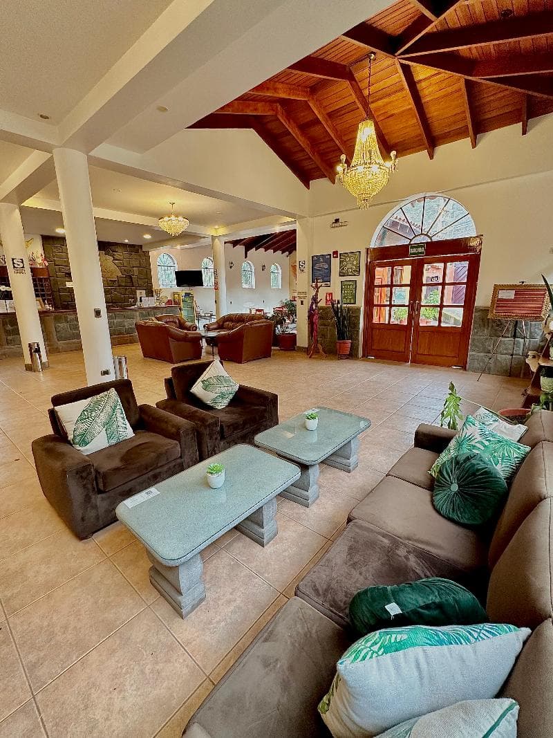 Mabey Urubamba, Lobby