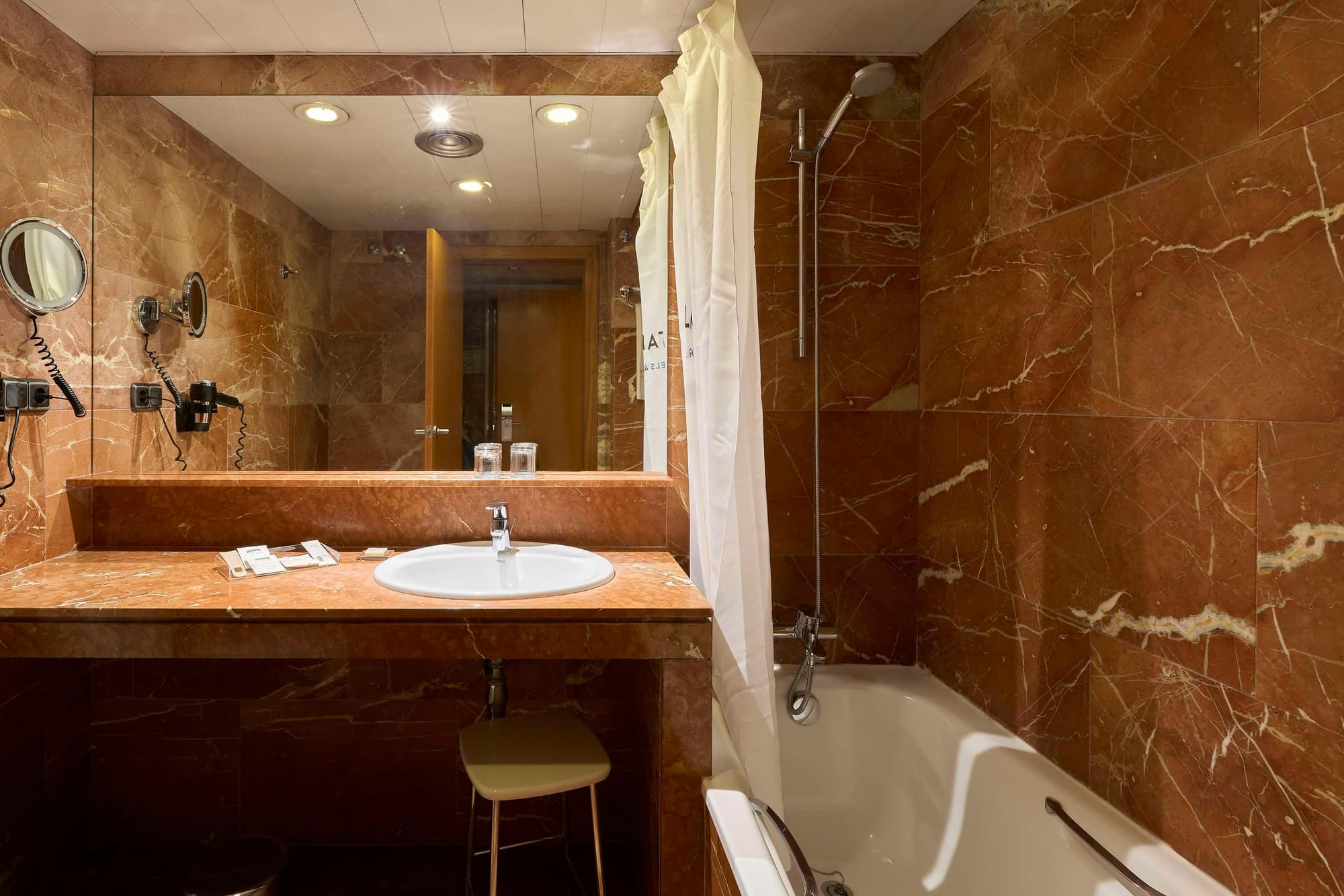 Catalonia Plaza Cataluña, Room