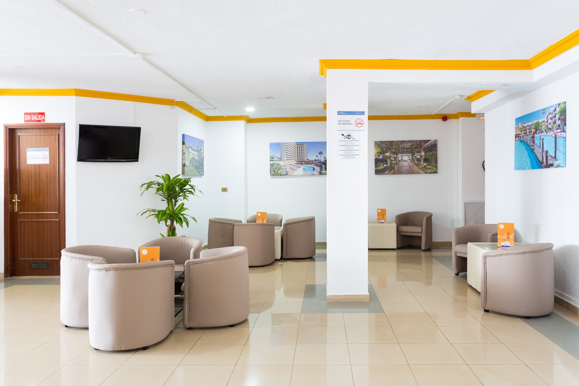 Globales Acuario, Bar