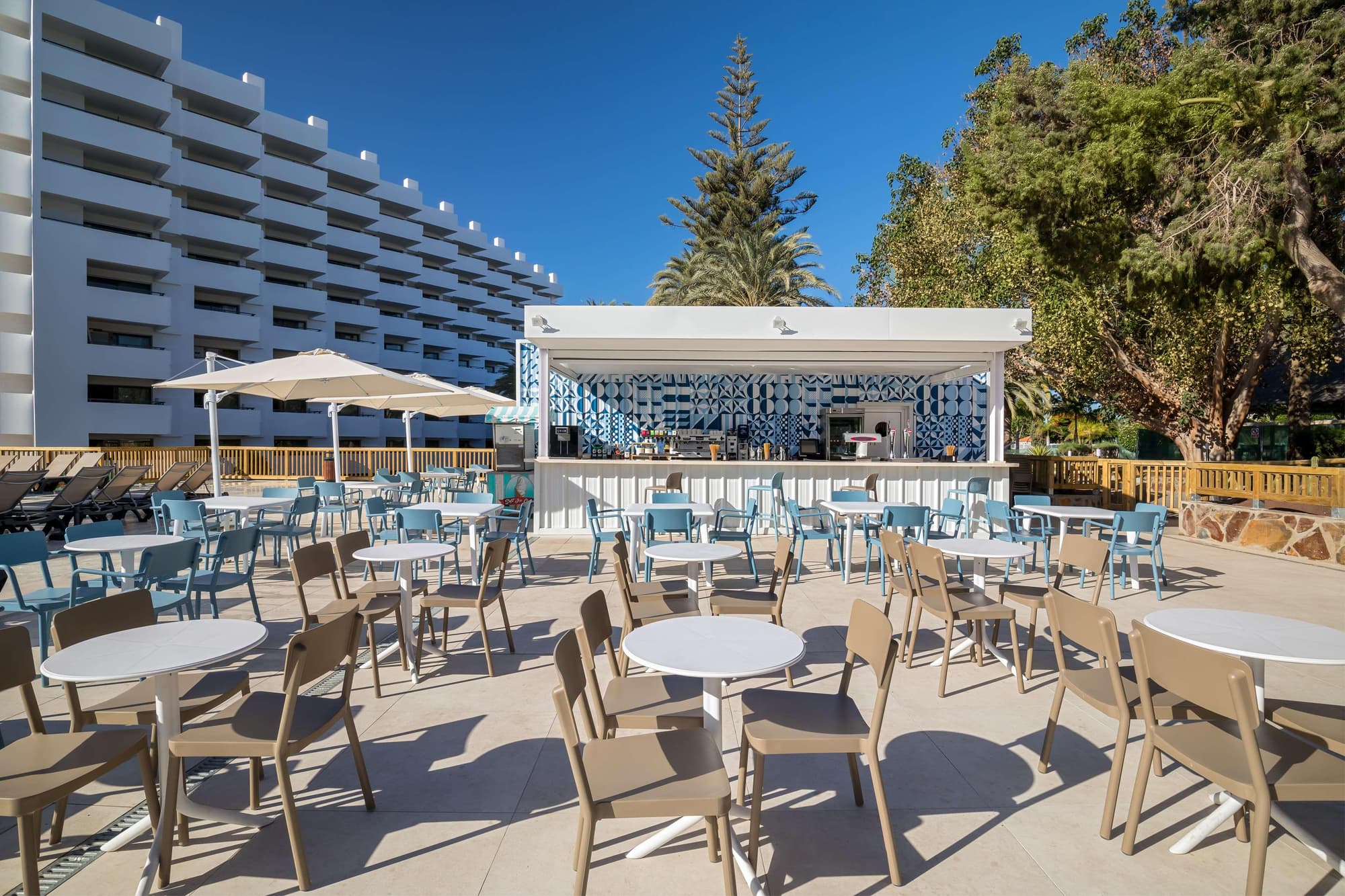 Barcelo Margaritas, Bar