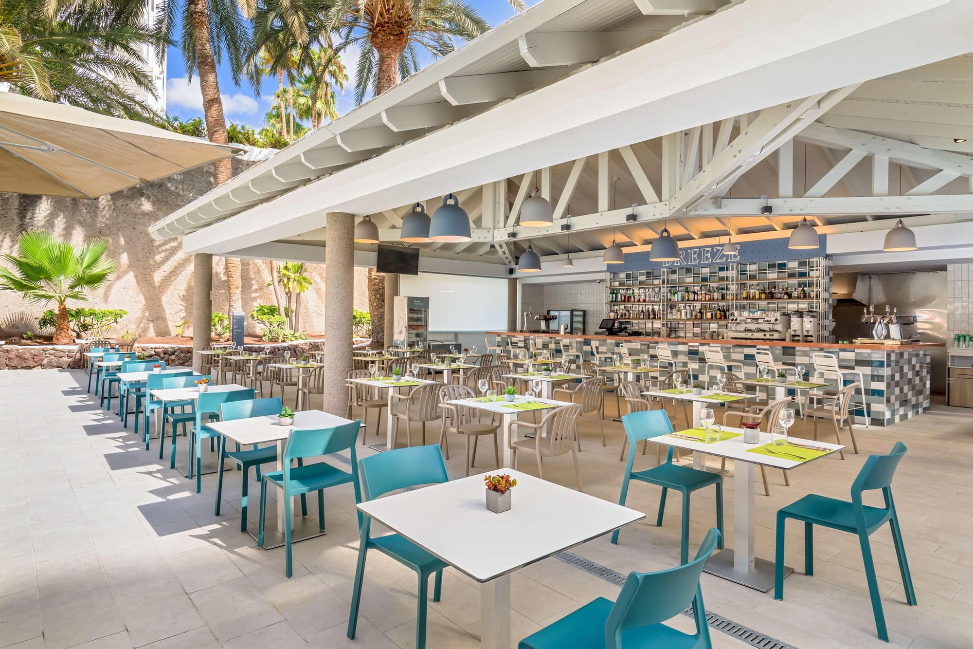 Barcelo Margaritas, Bar