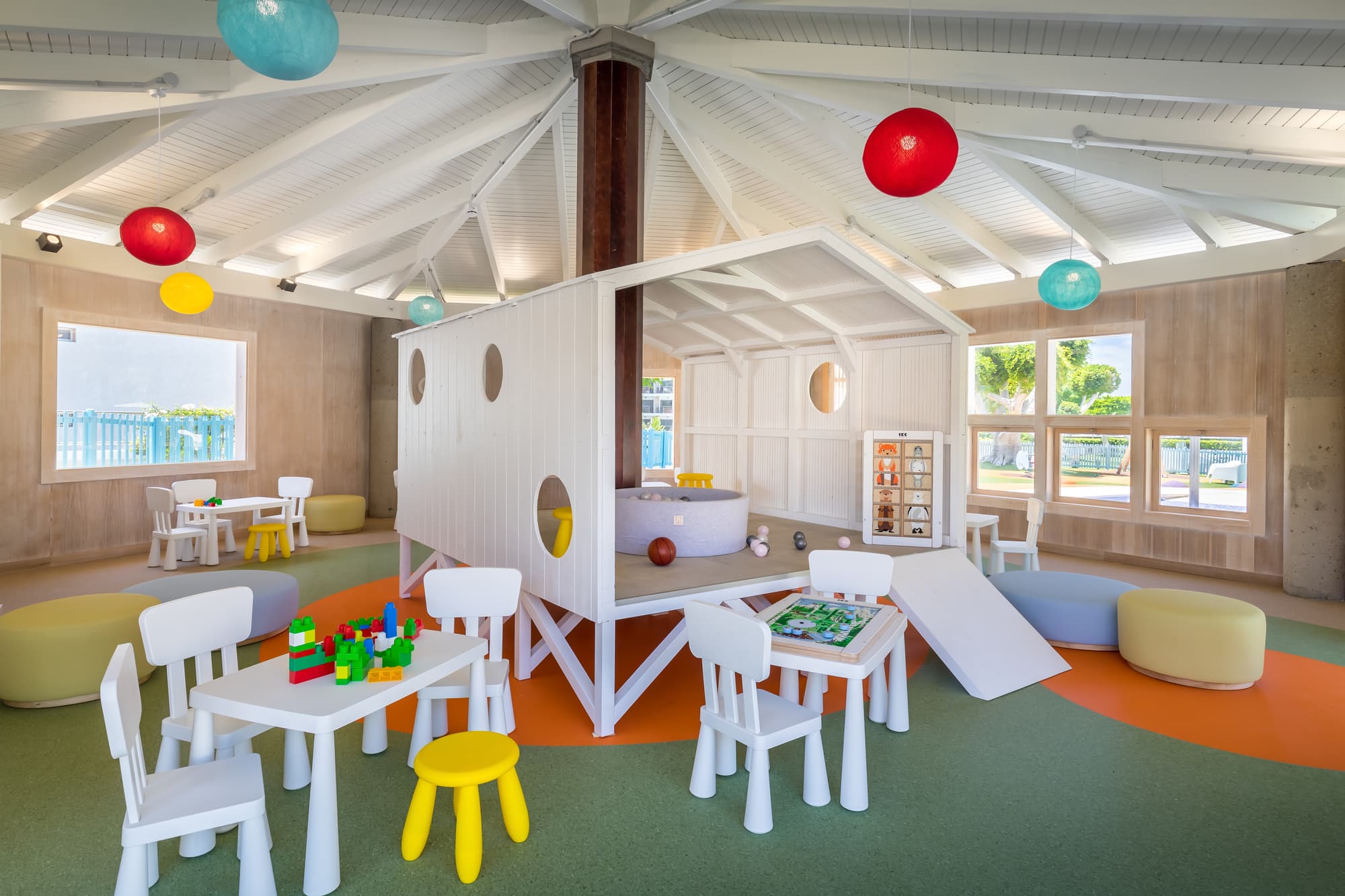 Barcelo Margaritas, Sports and Entertainment