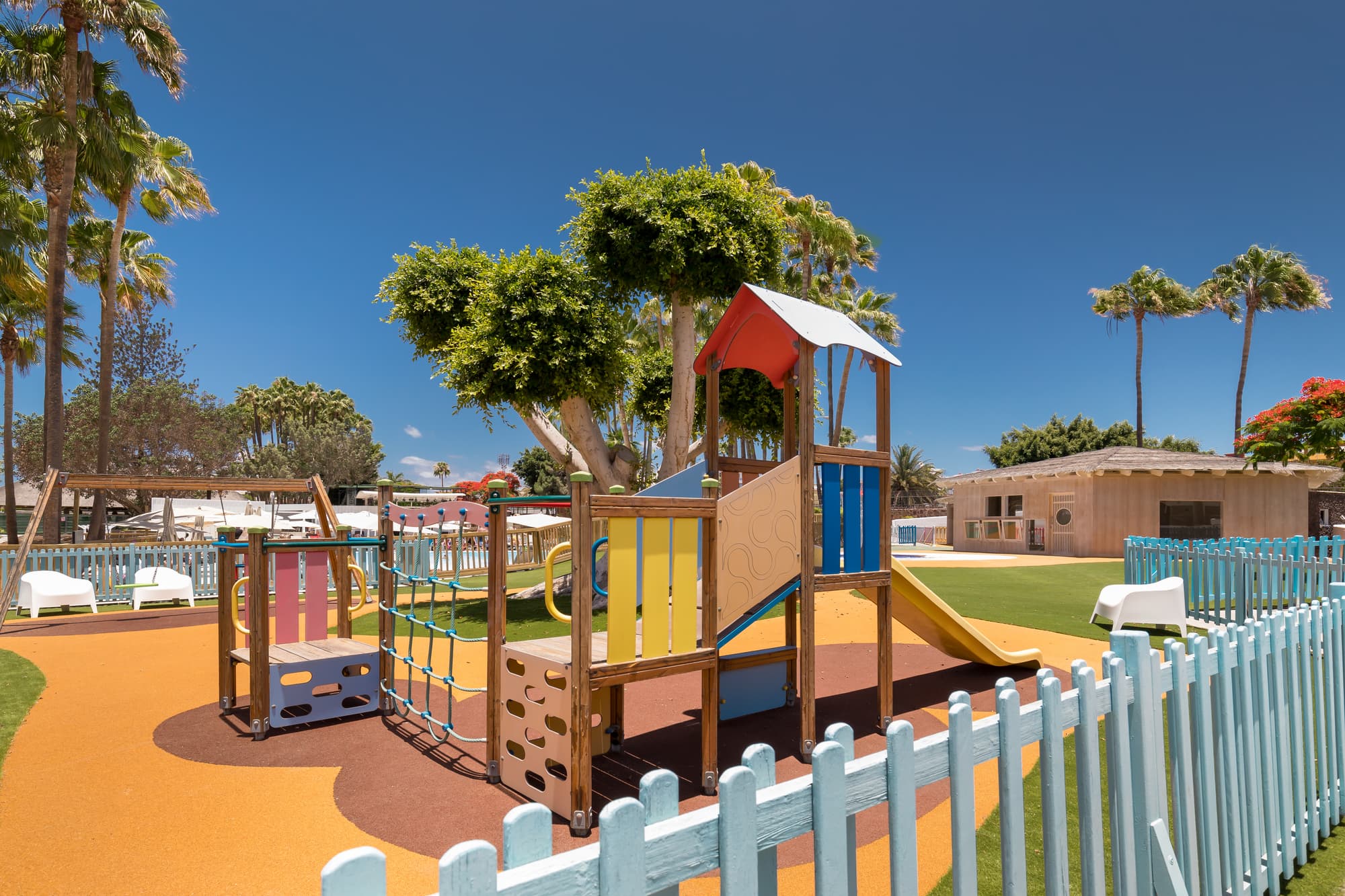 Barcelo Margaritas, Sports and Entertainment