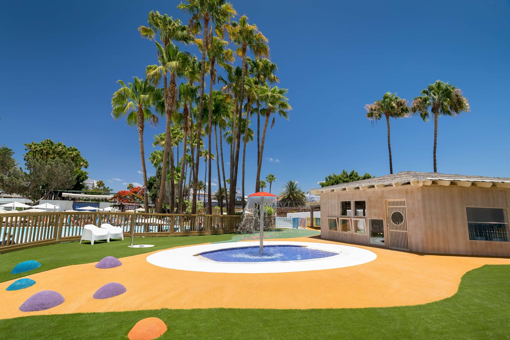 Barcelo Margaritas, Sports and Entertainment