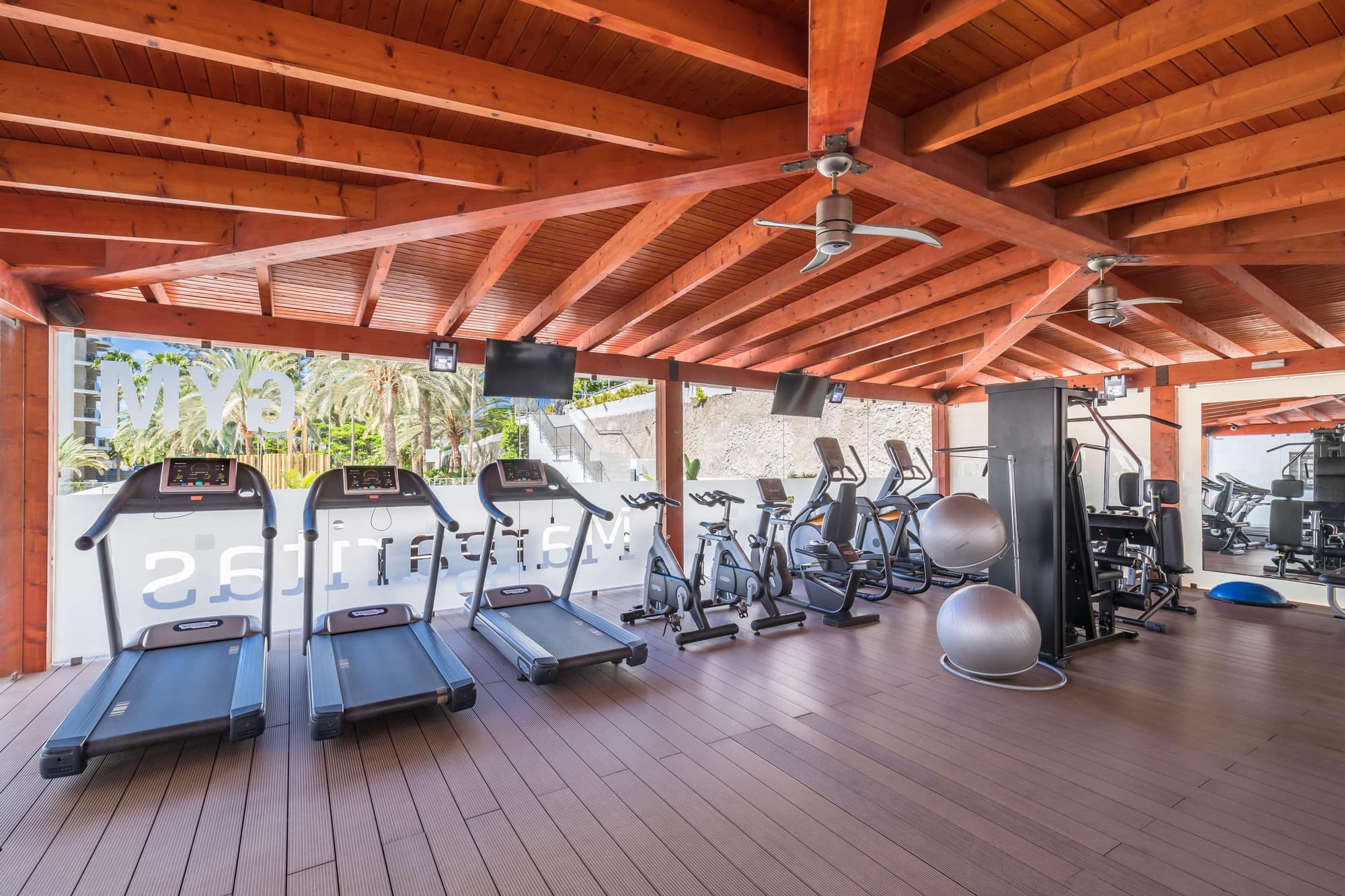 Barcelo Margaritas, Sports and Entertainment