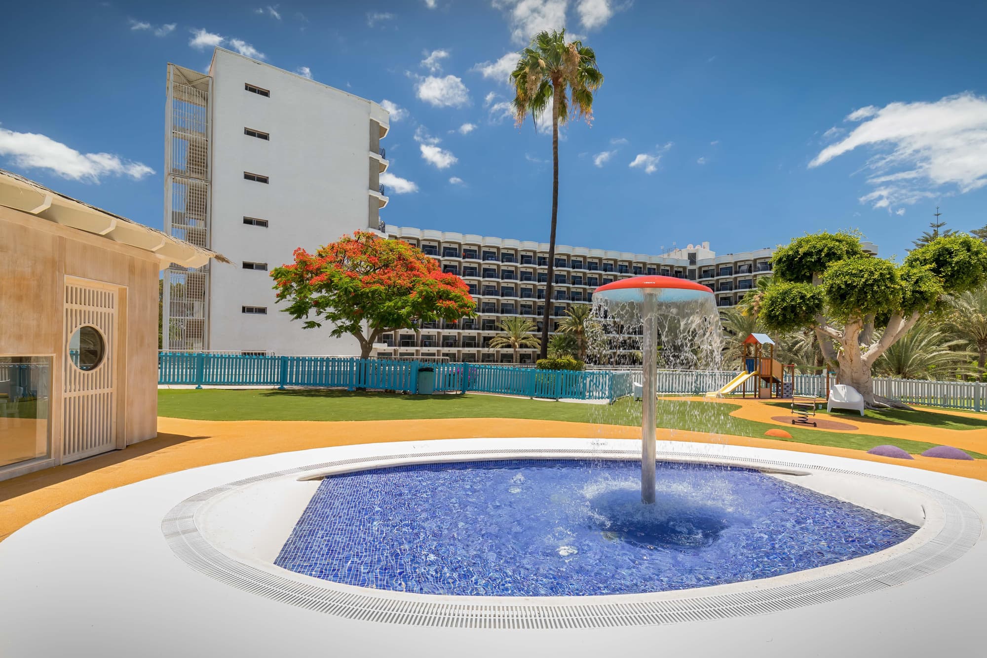 Barcelo Margaritas, Sports and Entertainment