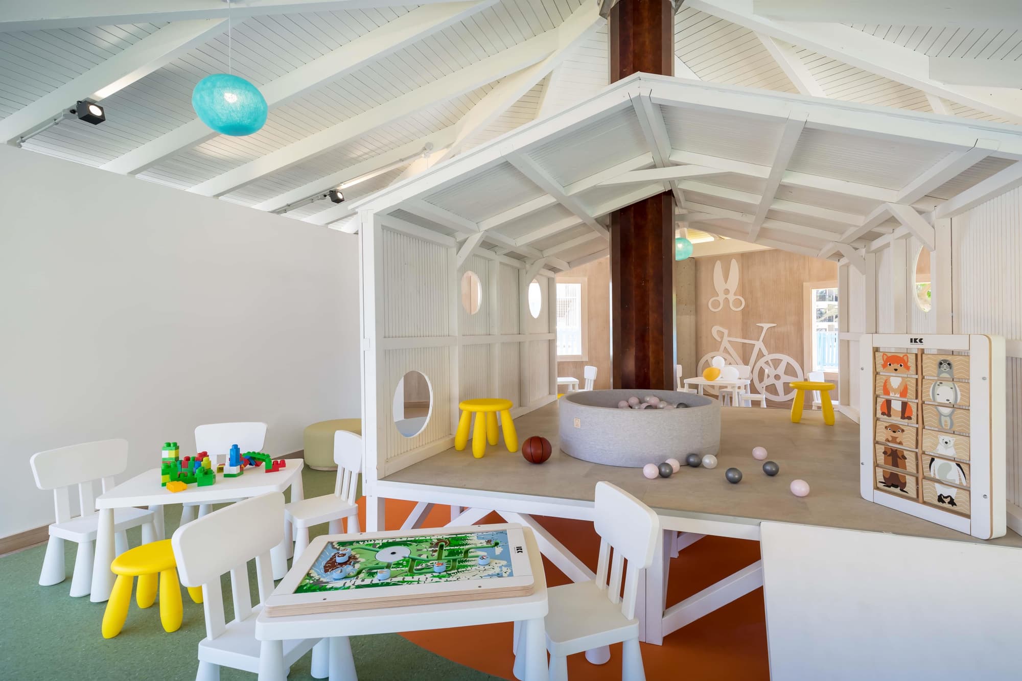 Barcelo Margaritas, Sports and Entertainment