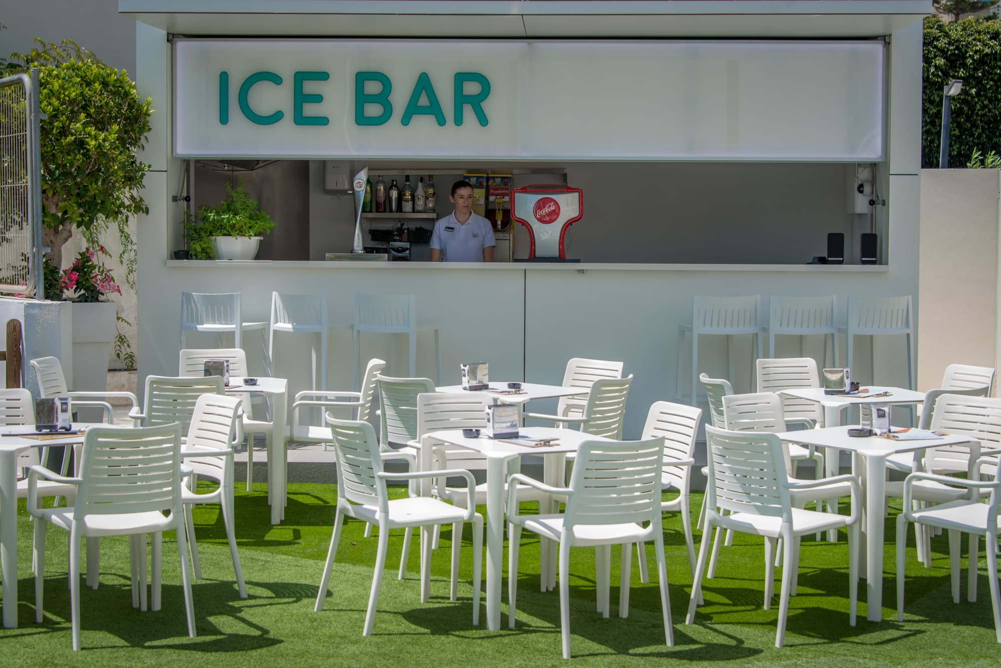 RH Corona del Mar, Bar