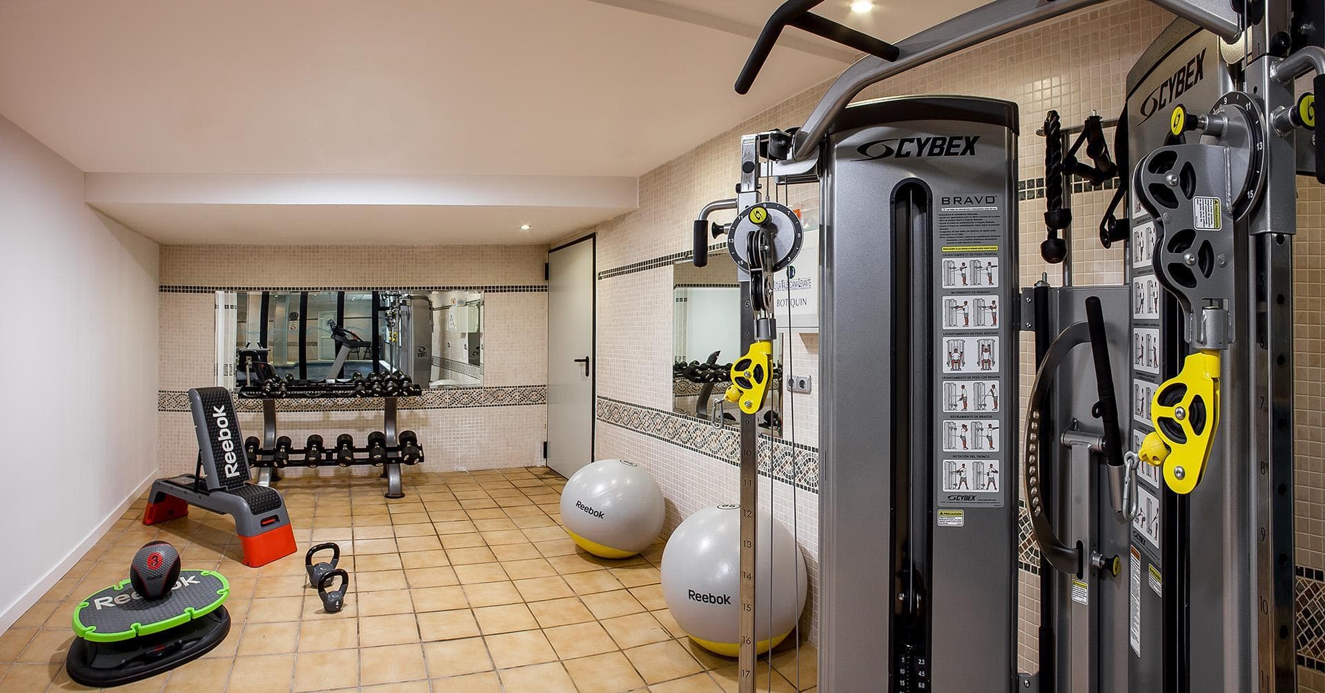 RH Corona del Mar, Sports and Entertainment