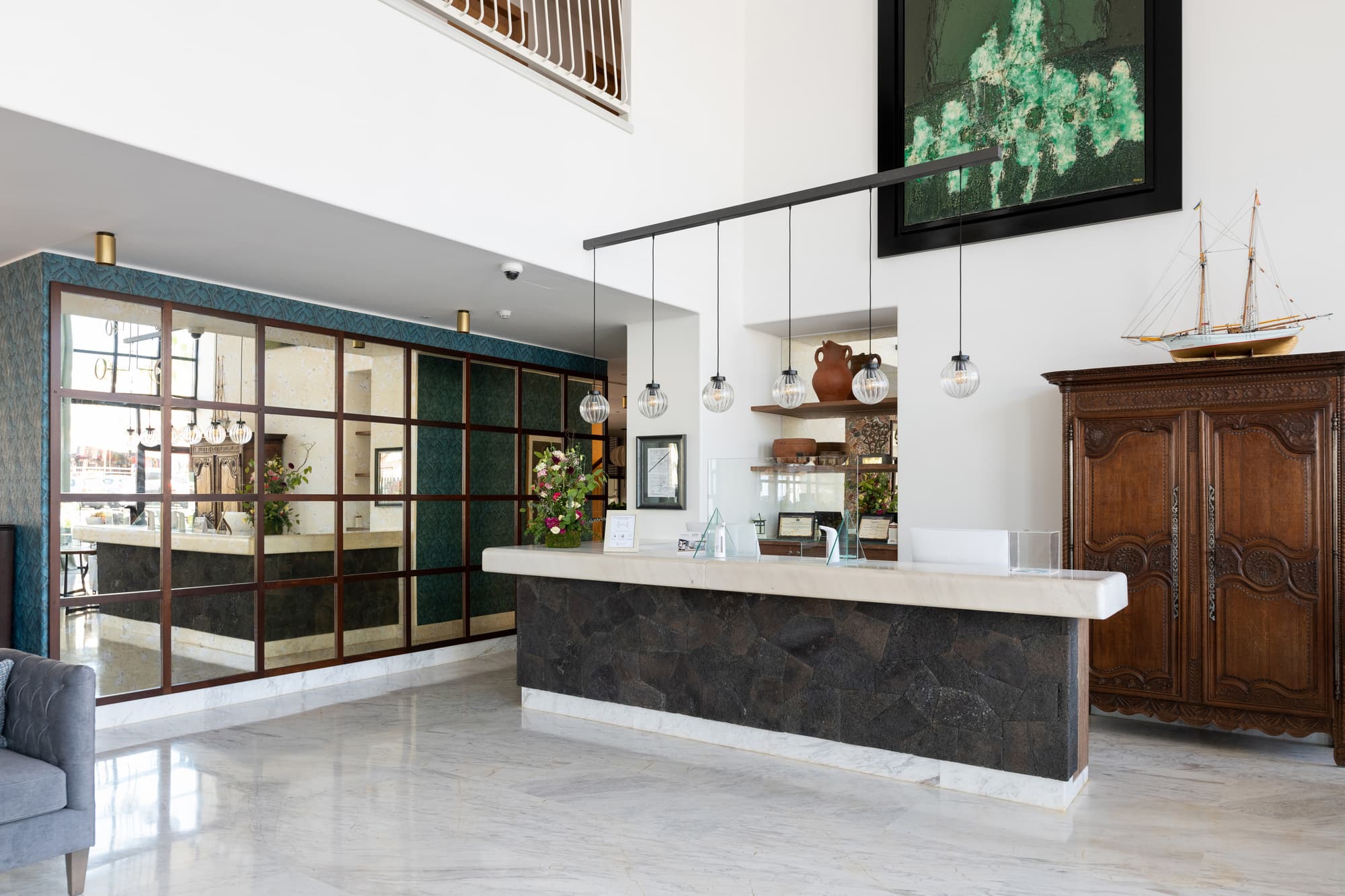 Hotel Fariones, Lobby