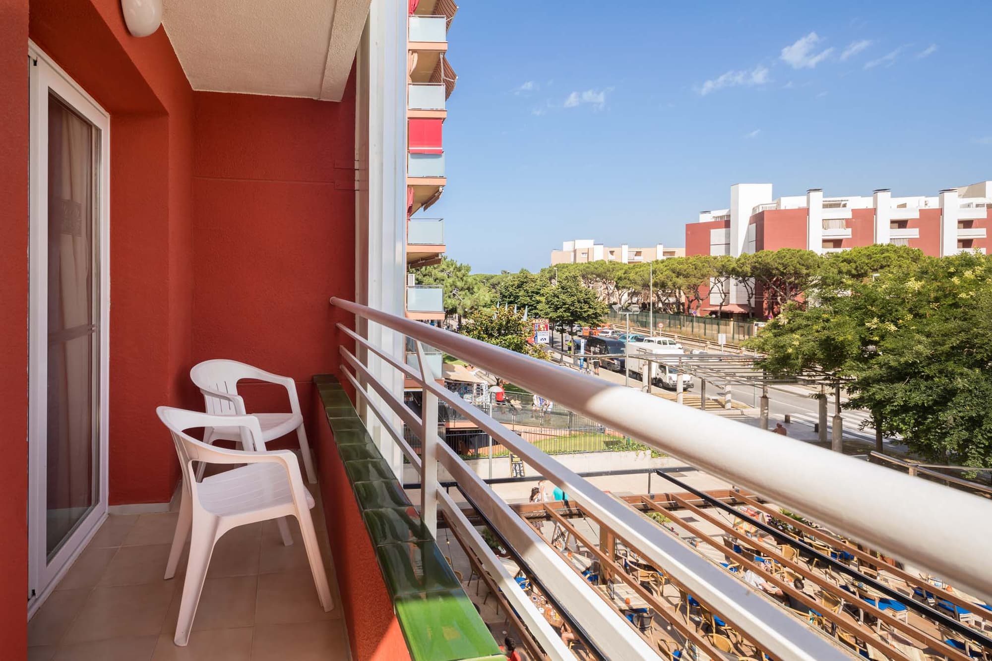 htop Summer Sun, Room