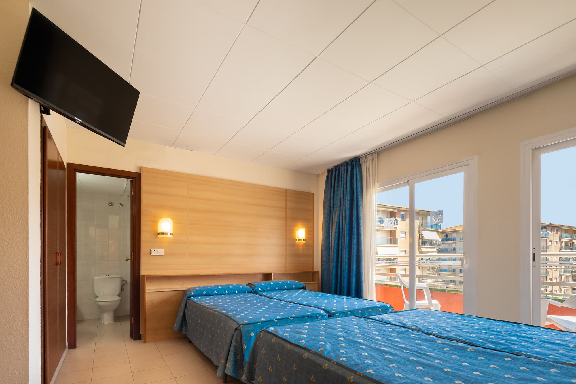 htop Summer Sun, Room