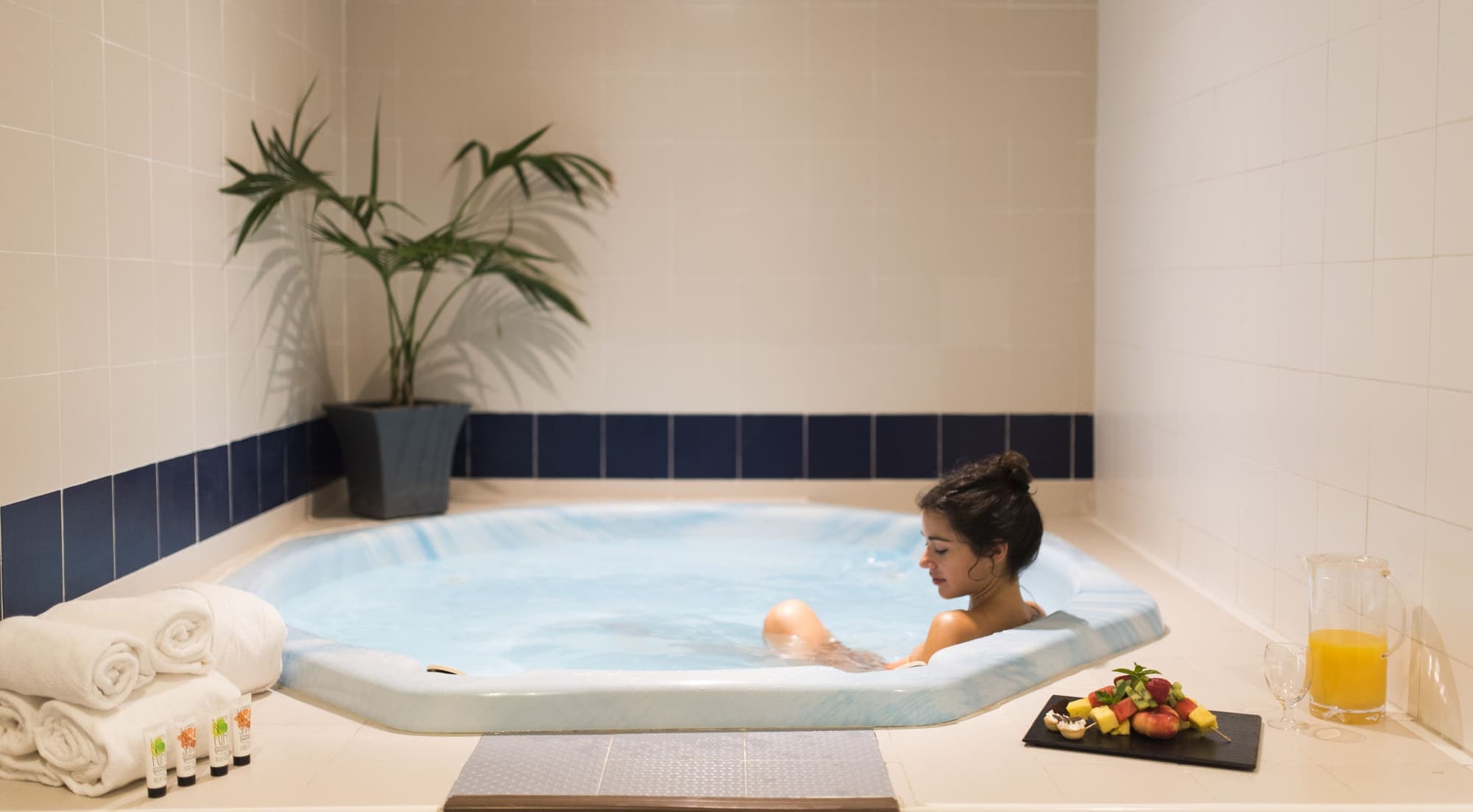 AzuLine Hotel Bergantin, Sports and Entertainment