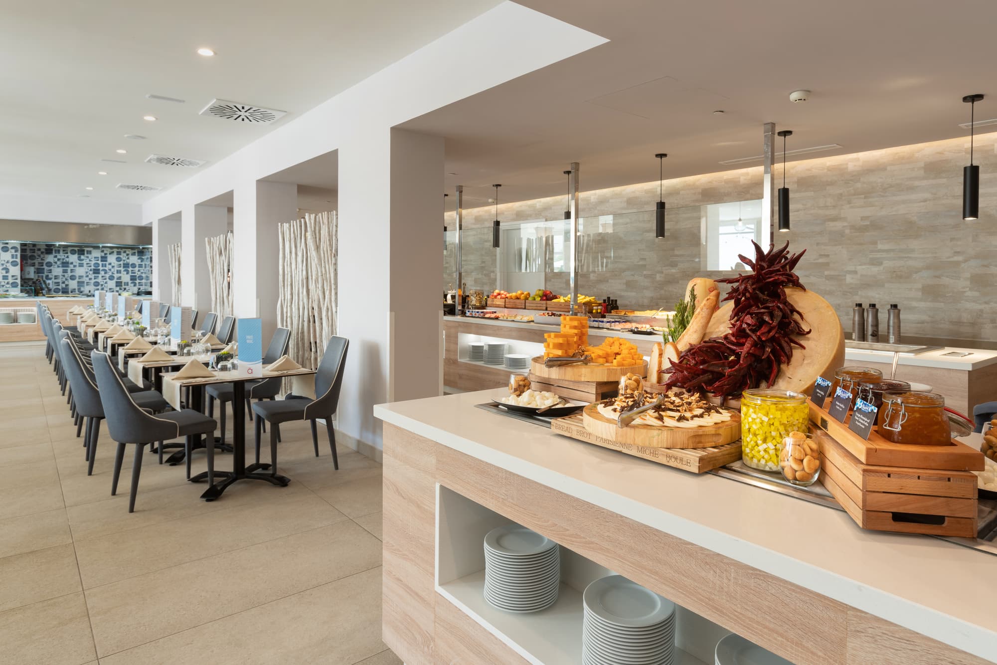 Las Arenas, Restaurant