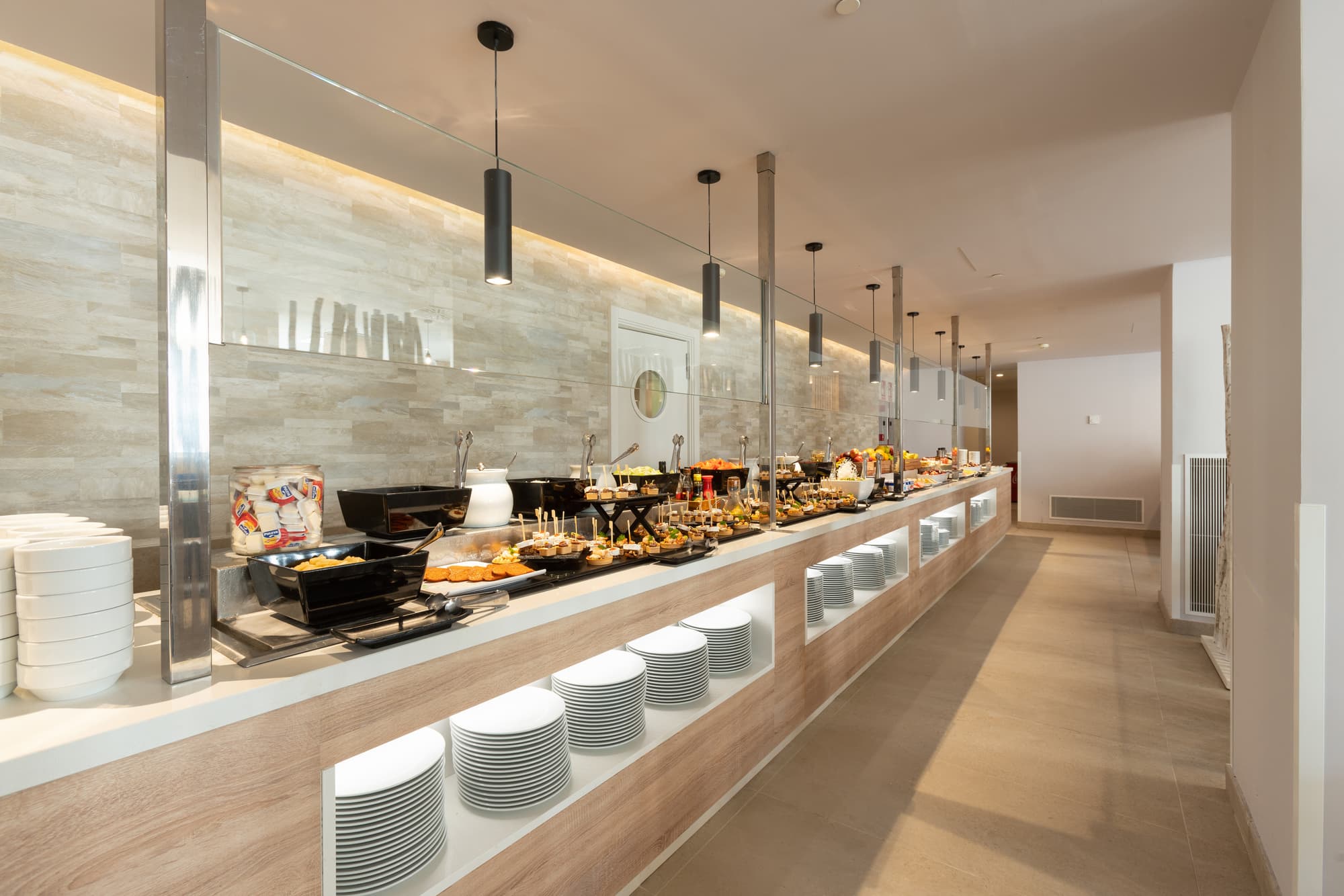 Las Arenas, Restaurant