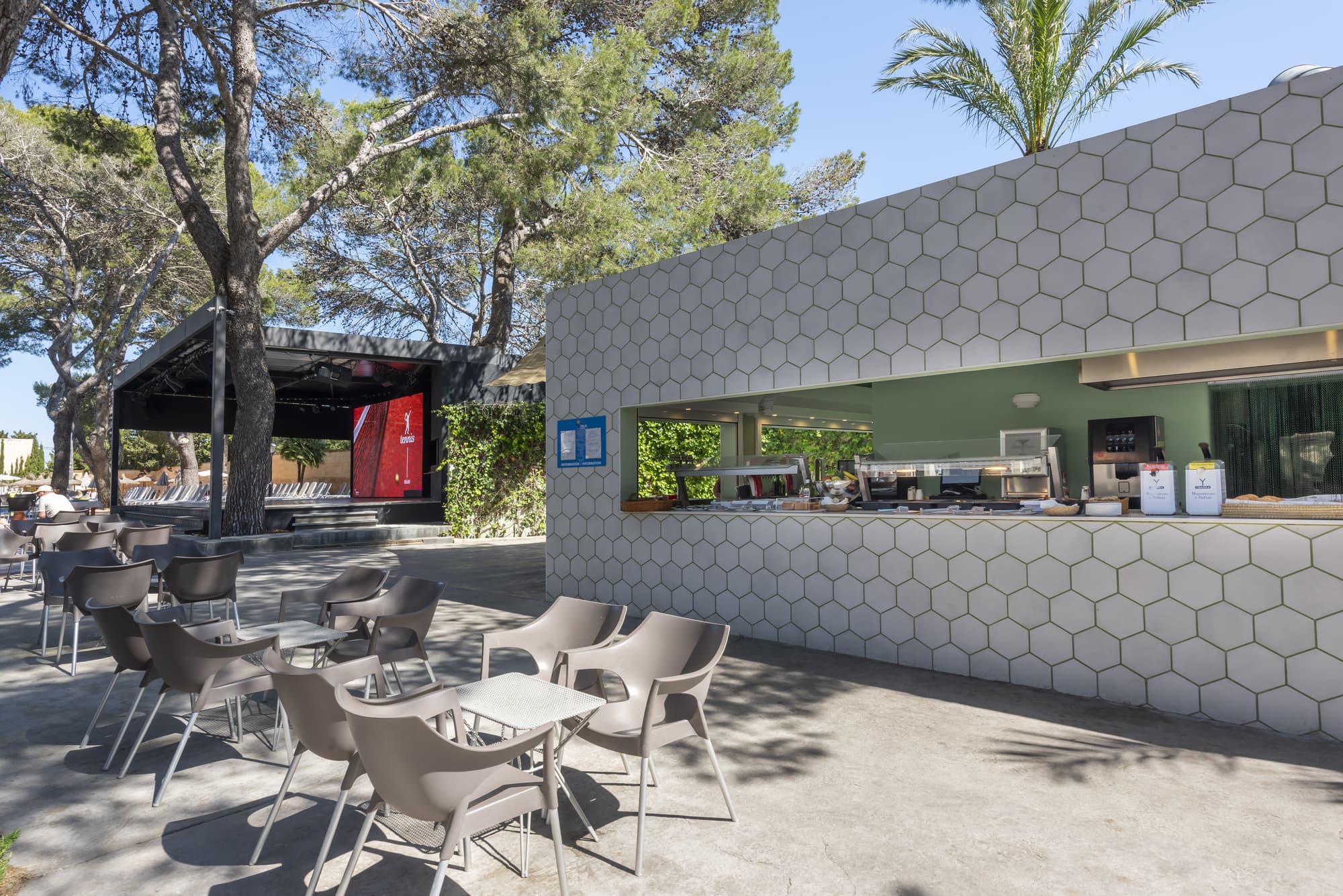 Castell dels Hams, Bar