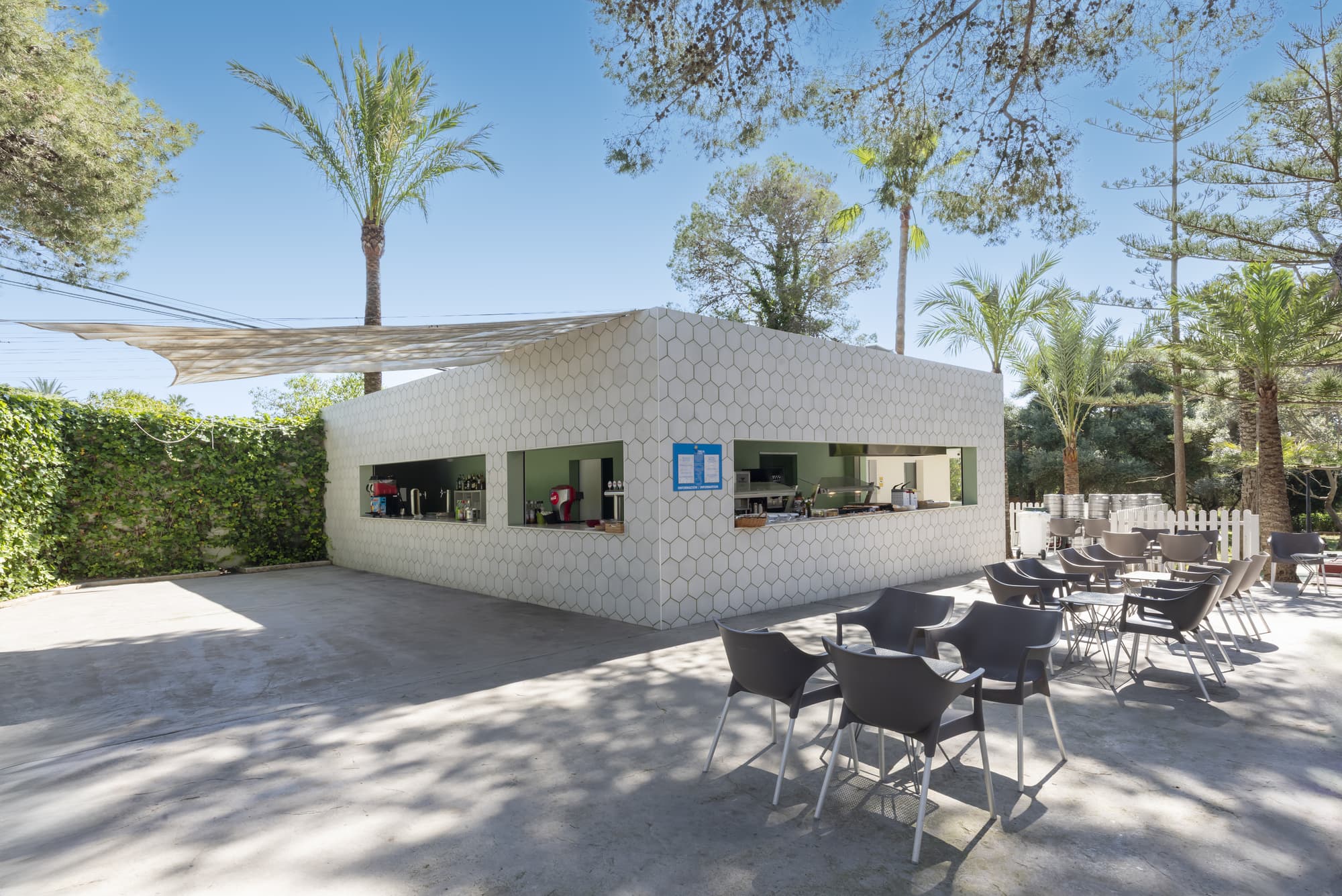 Castell dels Hams, Bar