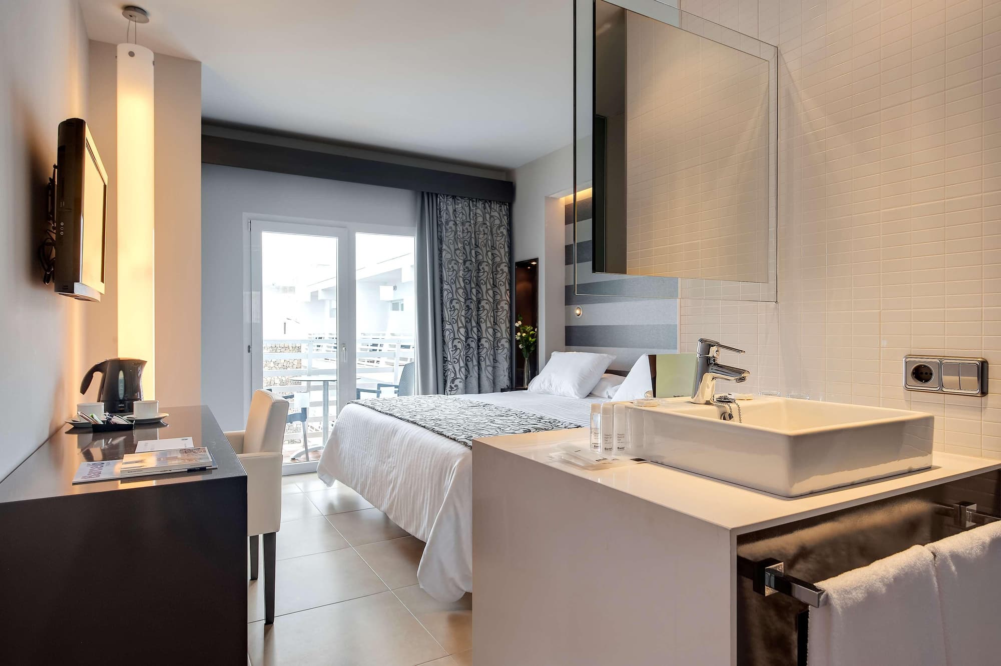 Barceló Hamilton Menorca -Adults Only, Room