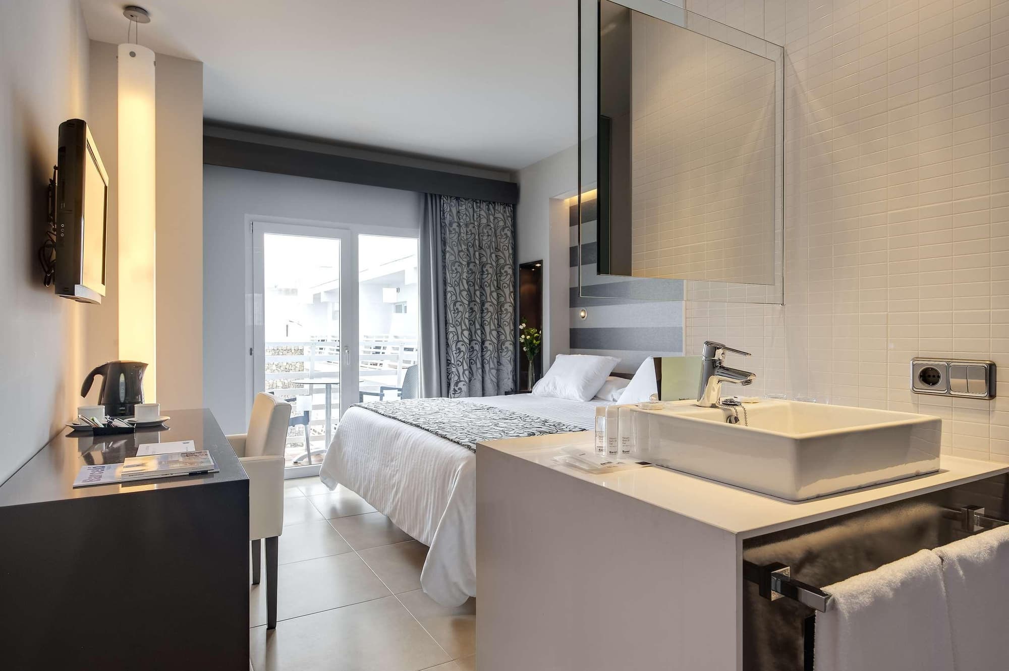 Barceló Hamilton Menorca -Adults Only, Room