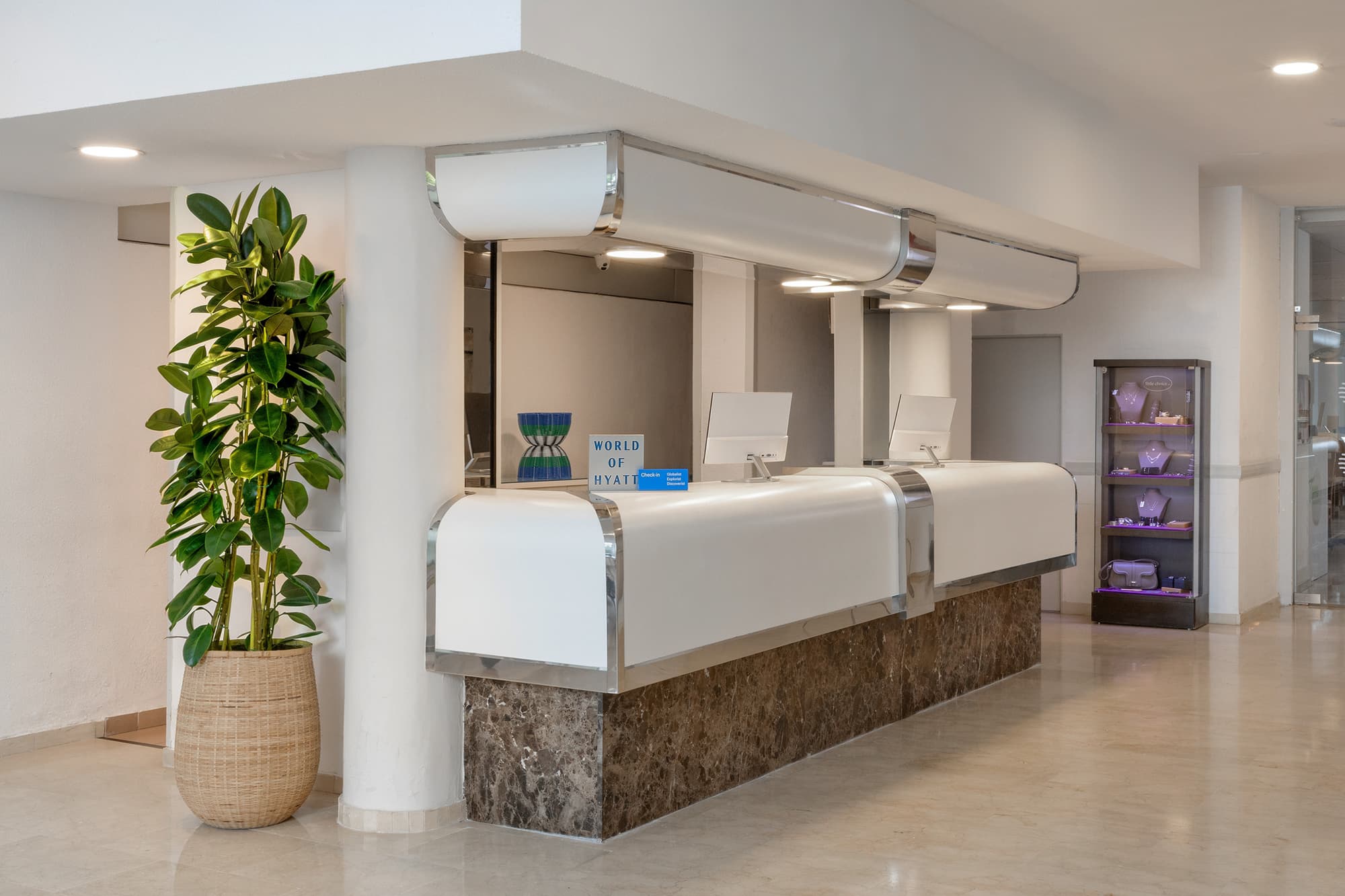 AluaSun Lago Rojo, Lobby