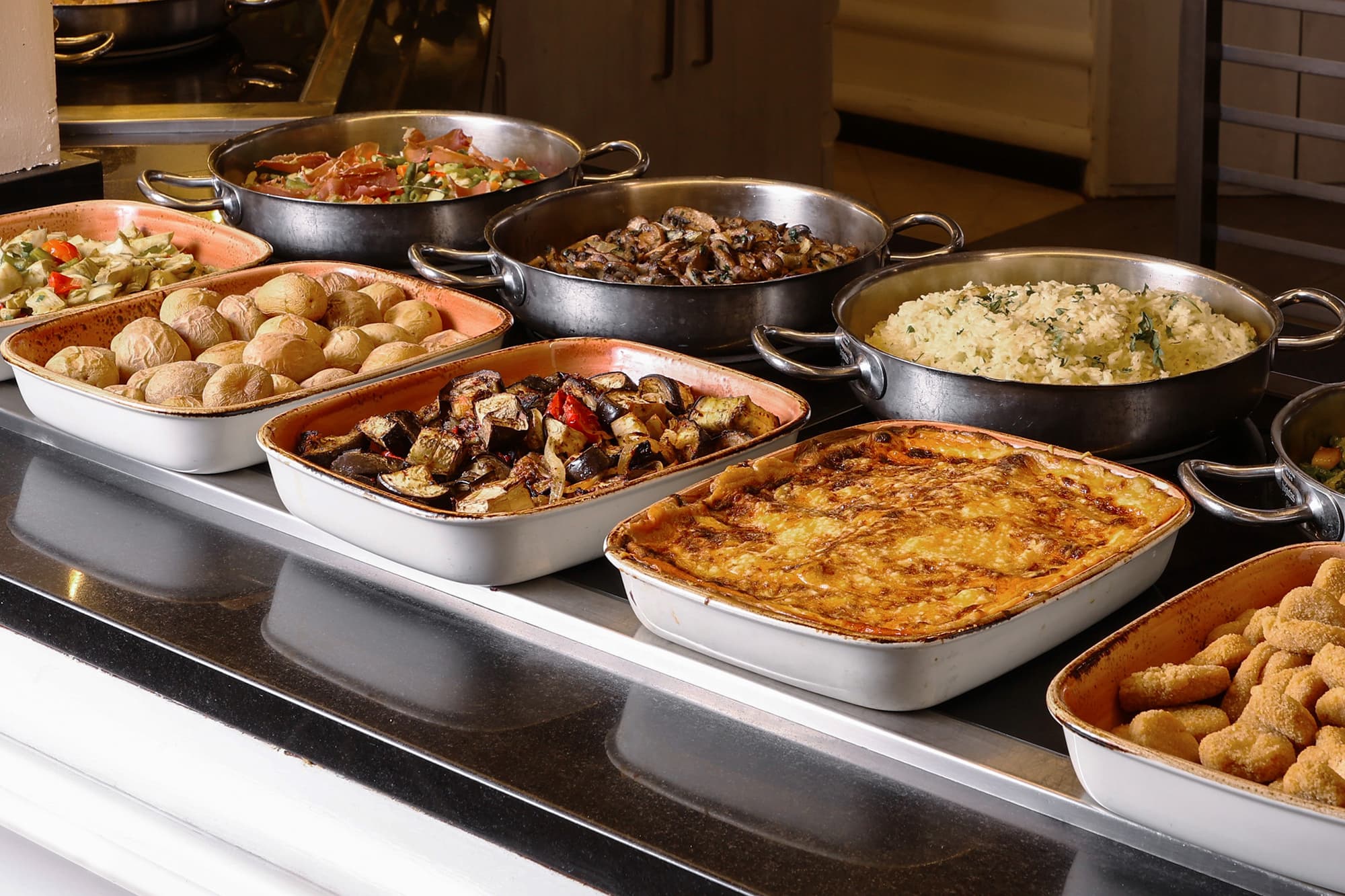 AluaSun Lago Rojo, Restaurant