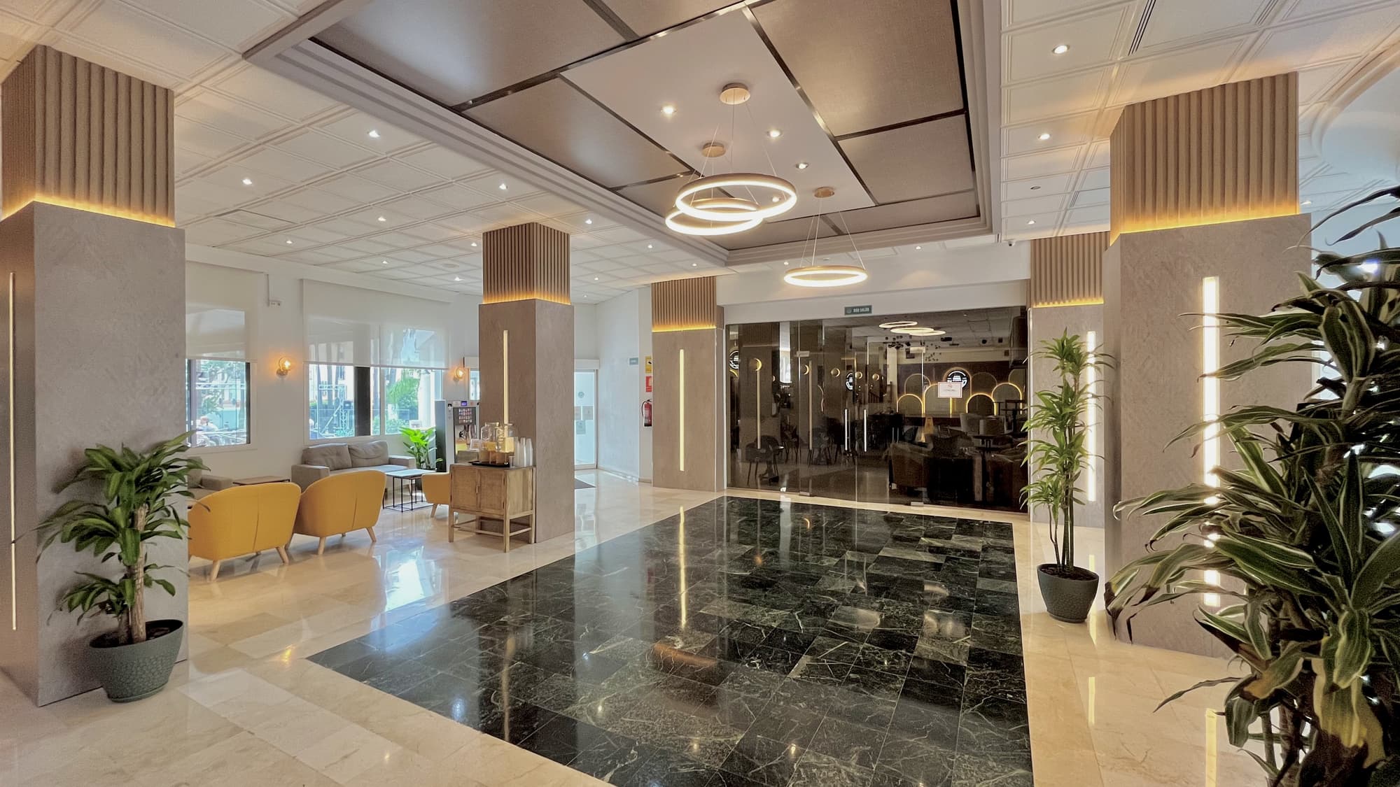 Hotel Parasol by Dorobe, Lobby