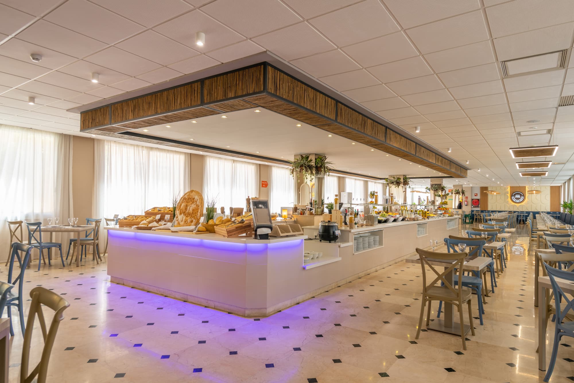 Hotel Parasol by Dorobe, Restaurant