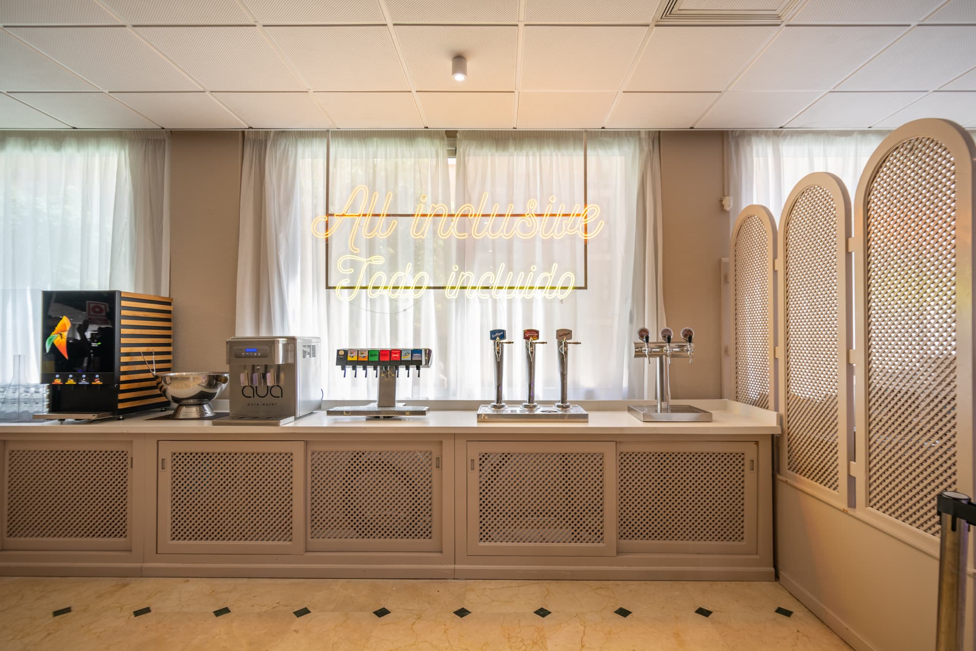 Hotel Parasol by Dorobe, Restaurant