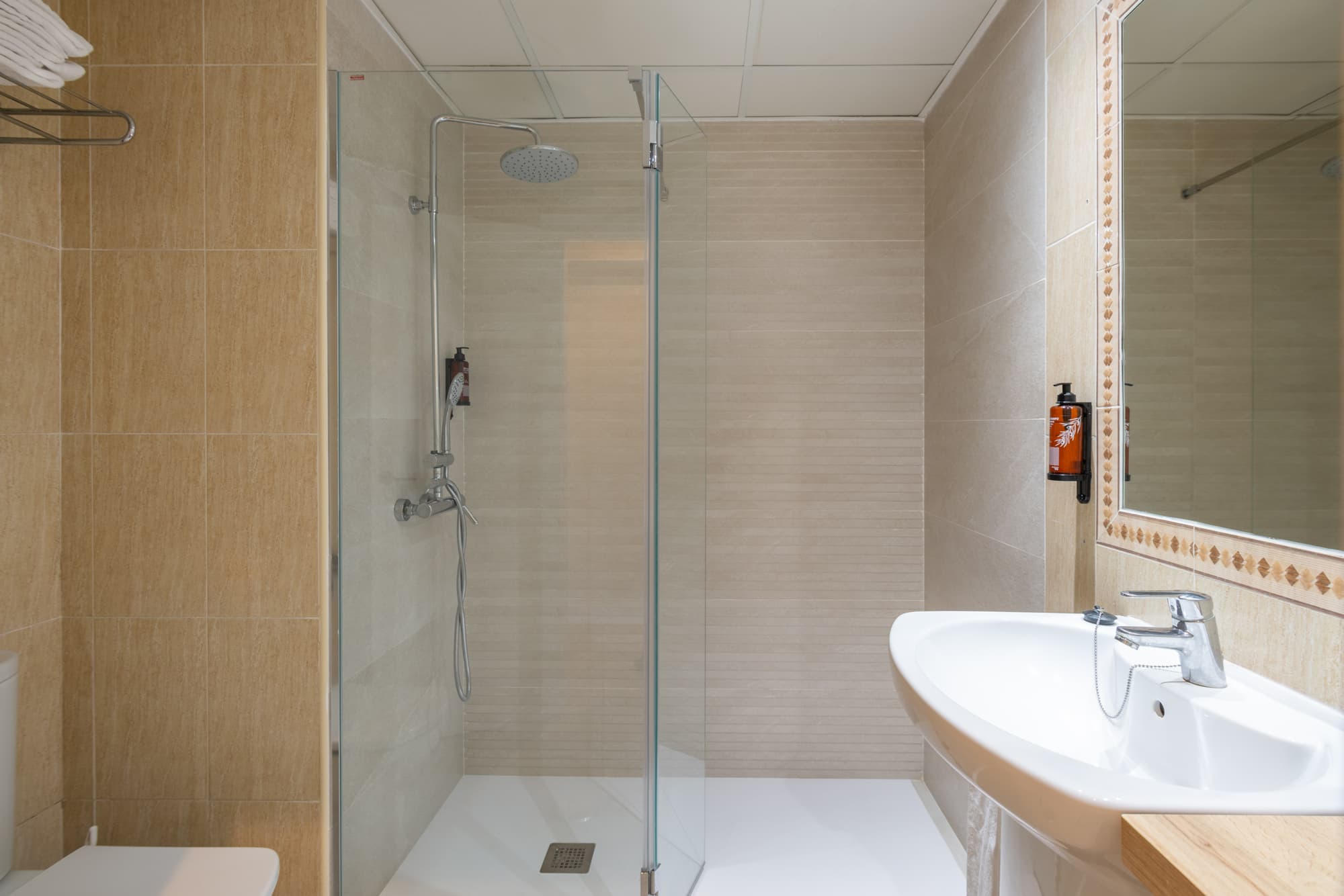 Hotel Parasol by Dorobe, Room