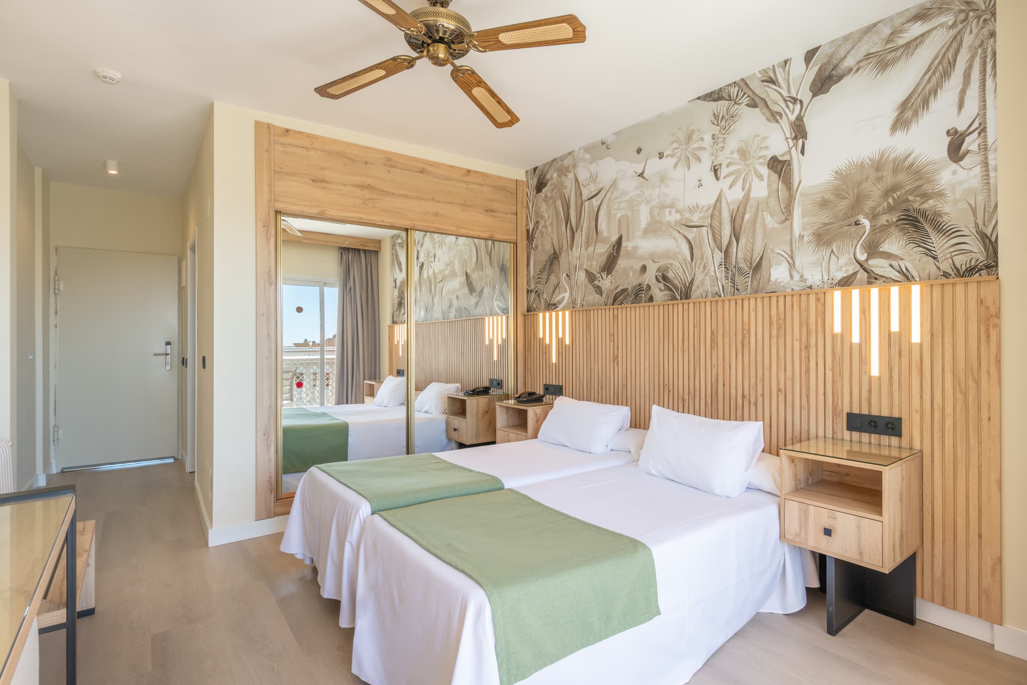 Hotel Parasol by Dorobe, Room