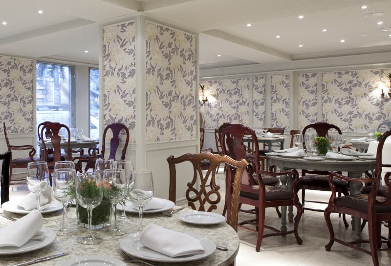 Rice Reyes Católicos, Restaurant