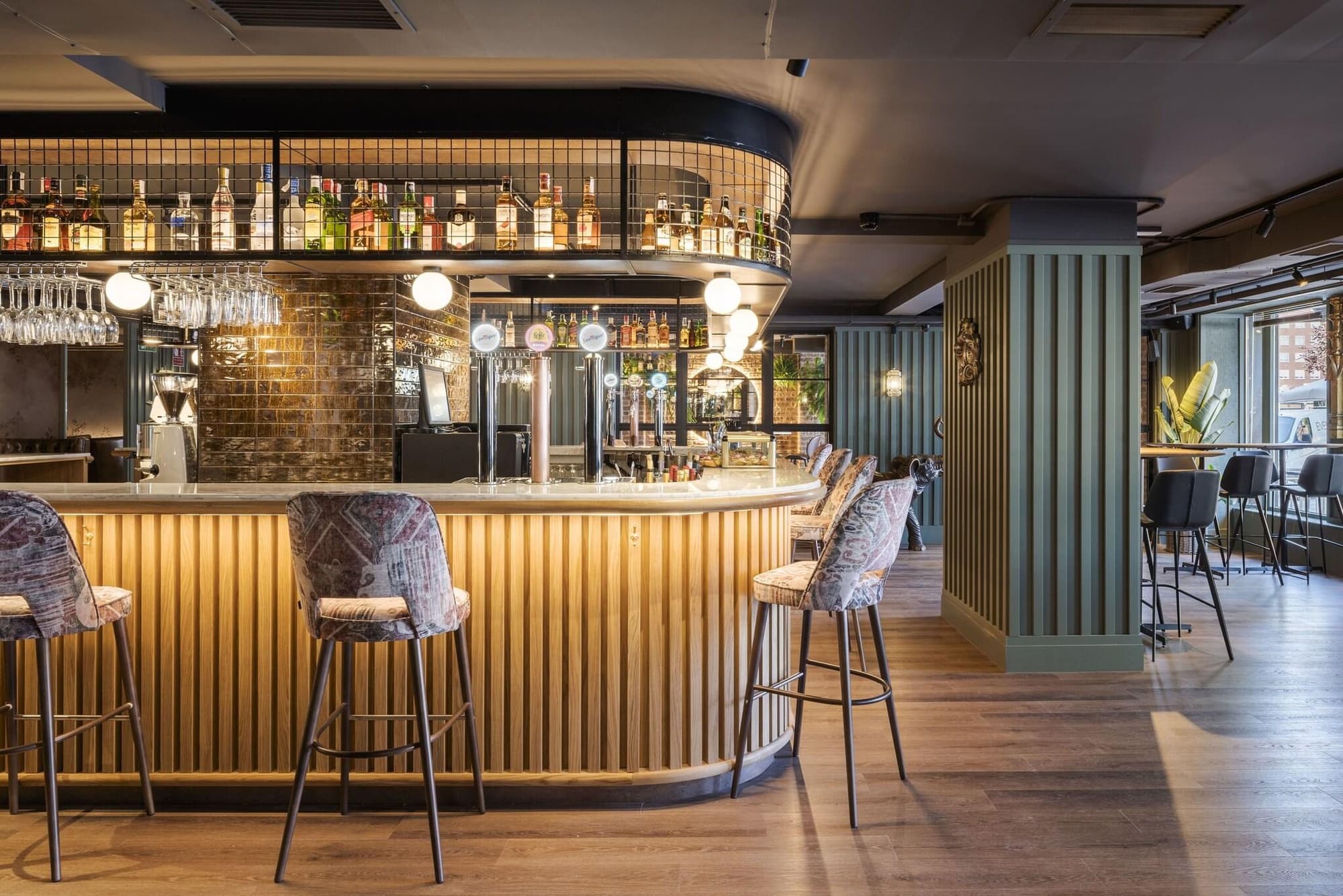 Rice Reyes Católicos, Bar