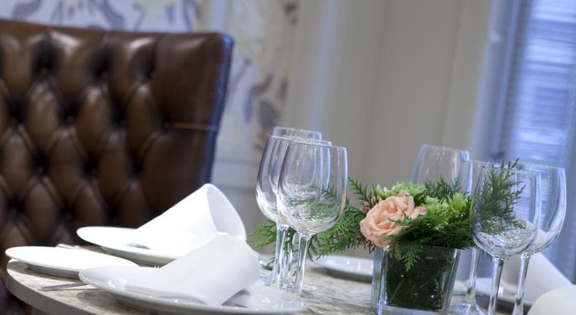 Rice Reyes Católicos, Lobby