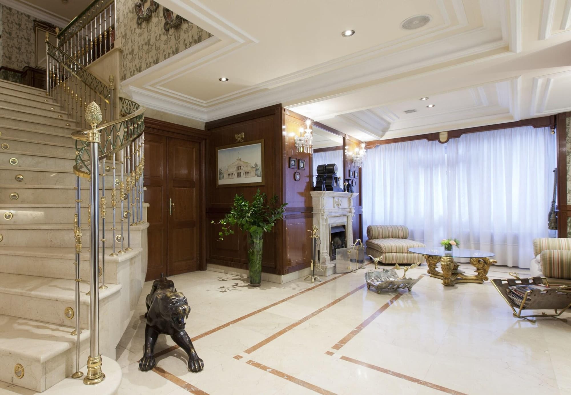 Rice Reyes Católicos, Lobby