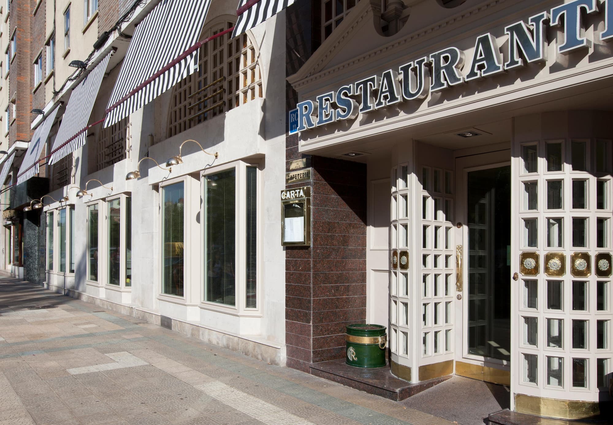 Rice Reyes Católicos, Restaurant