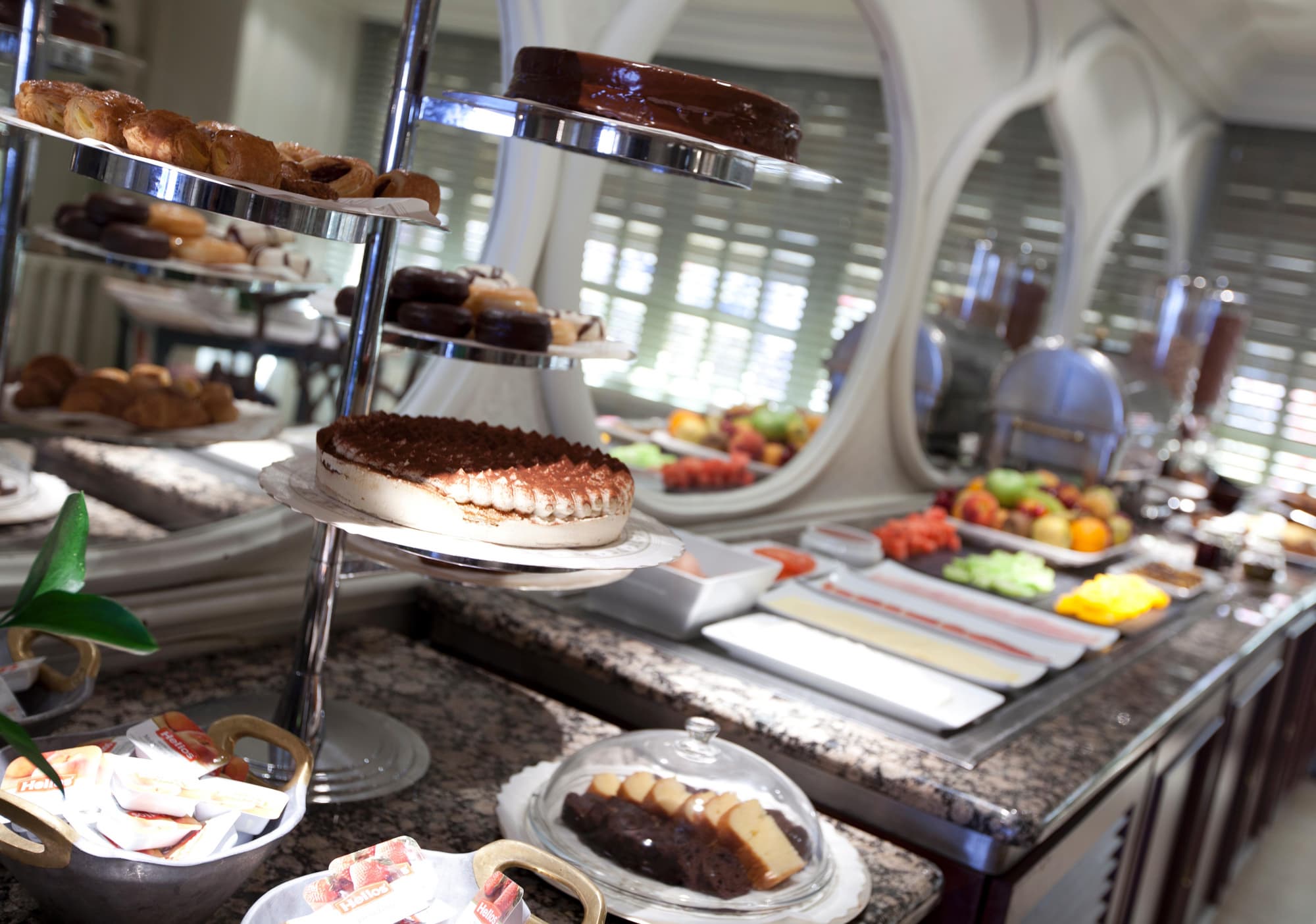 Rice Reyes Católicos, Restaurant