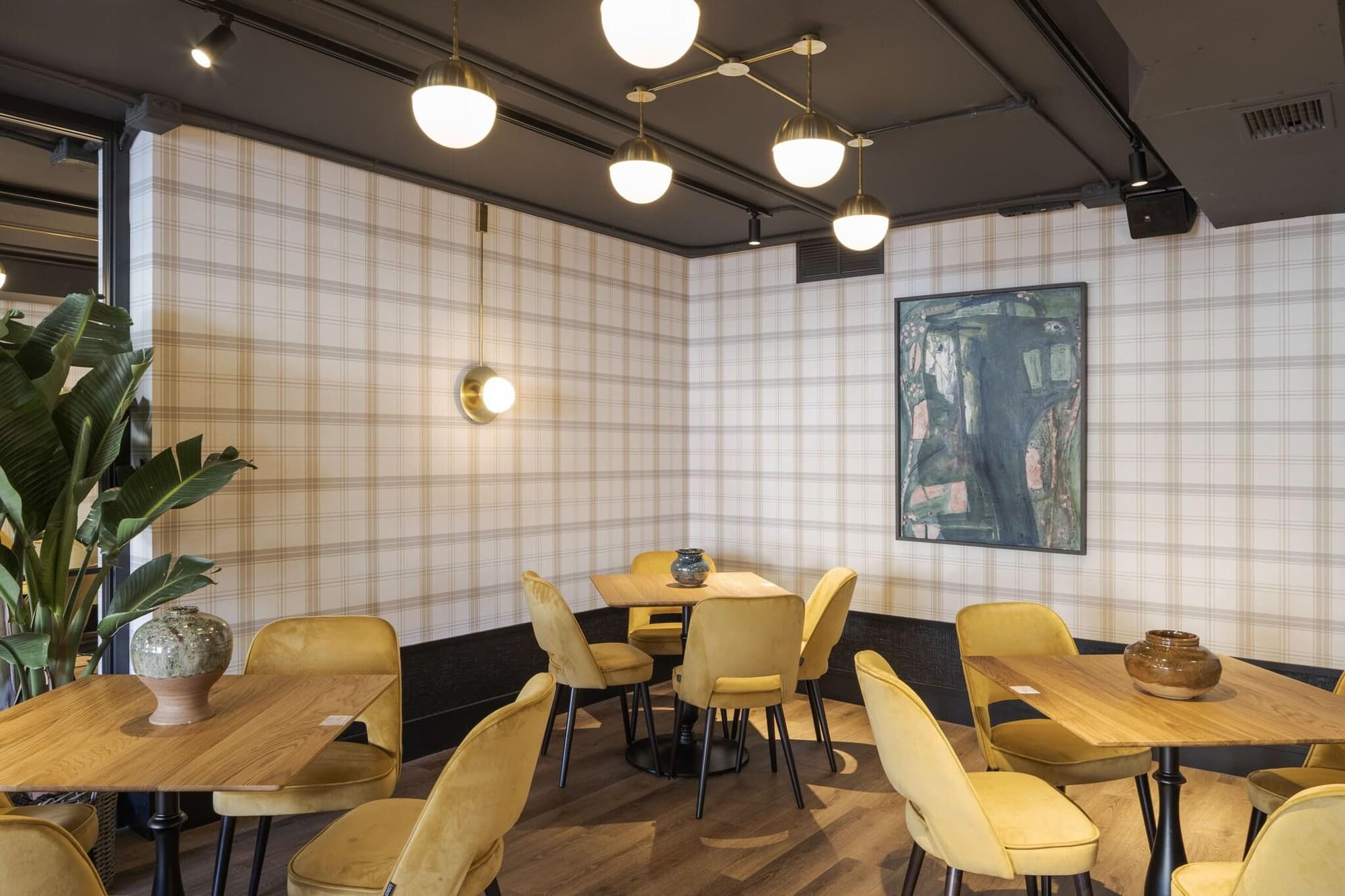 Rice Reyes Católicos, Restaurant