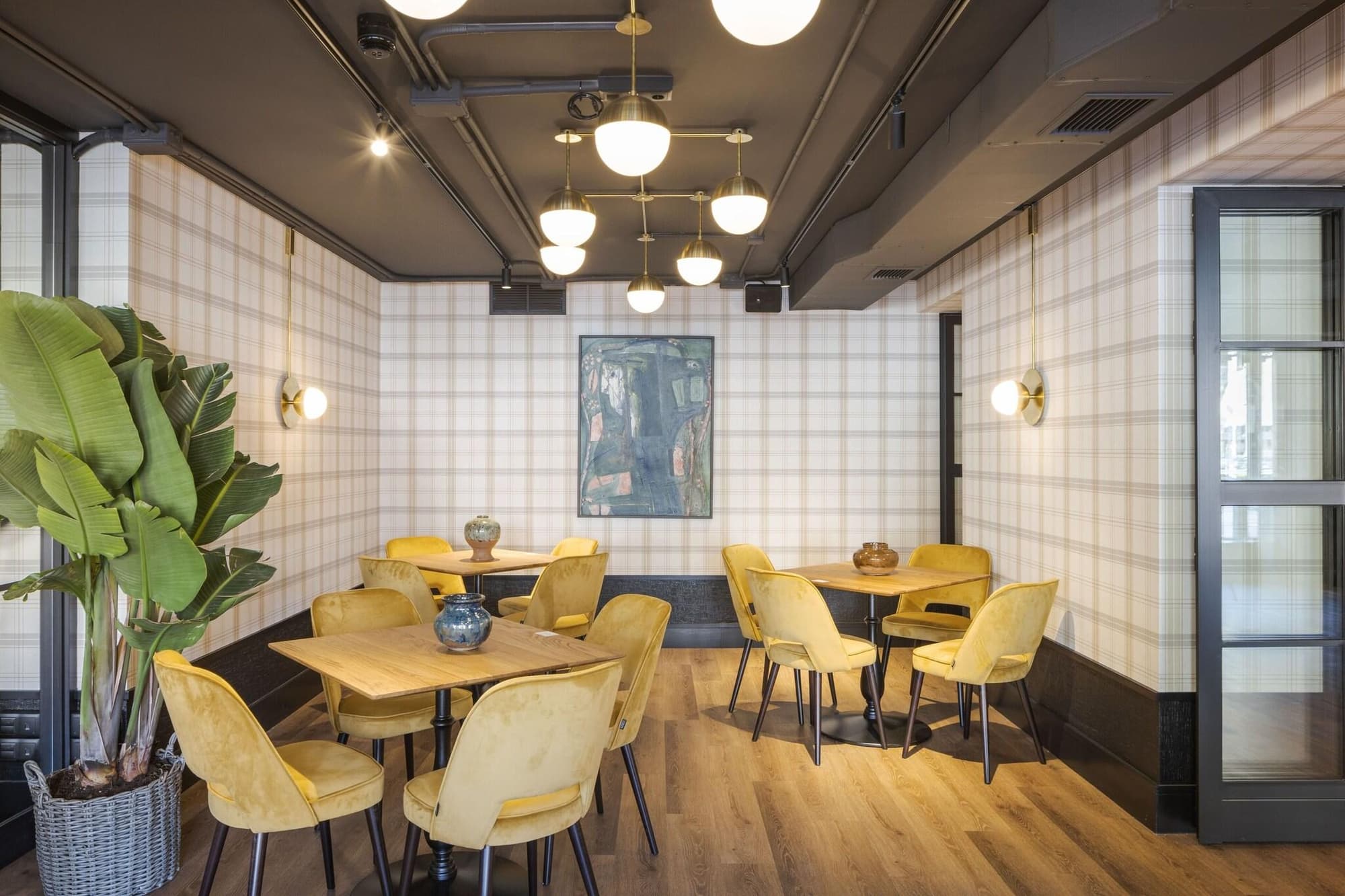 Rice Reyes Católicos, Restaurant