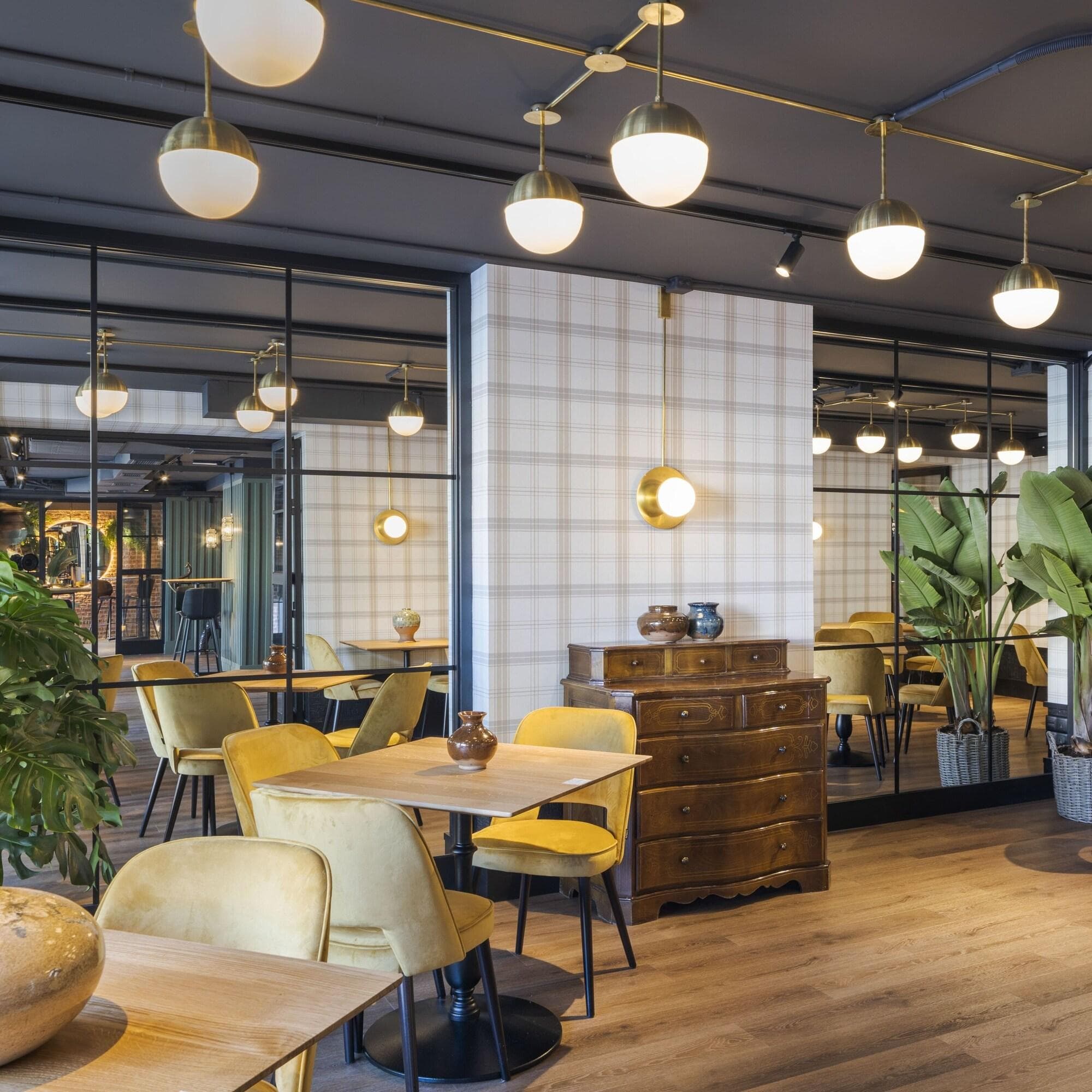 Rice Reyes Católicos, Restaurant