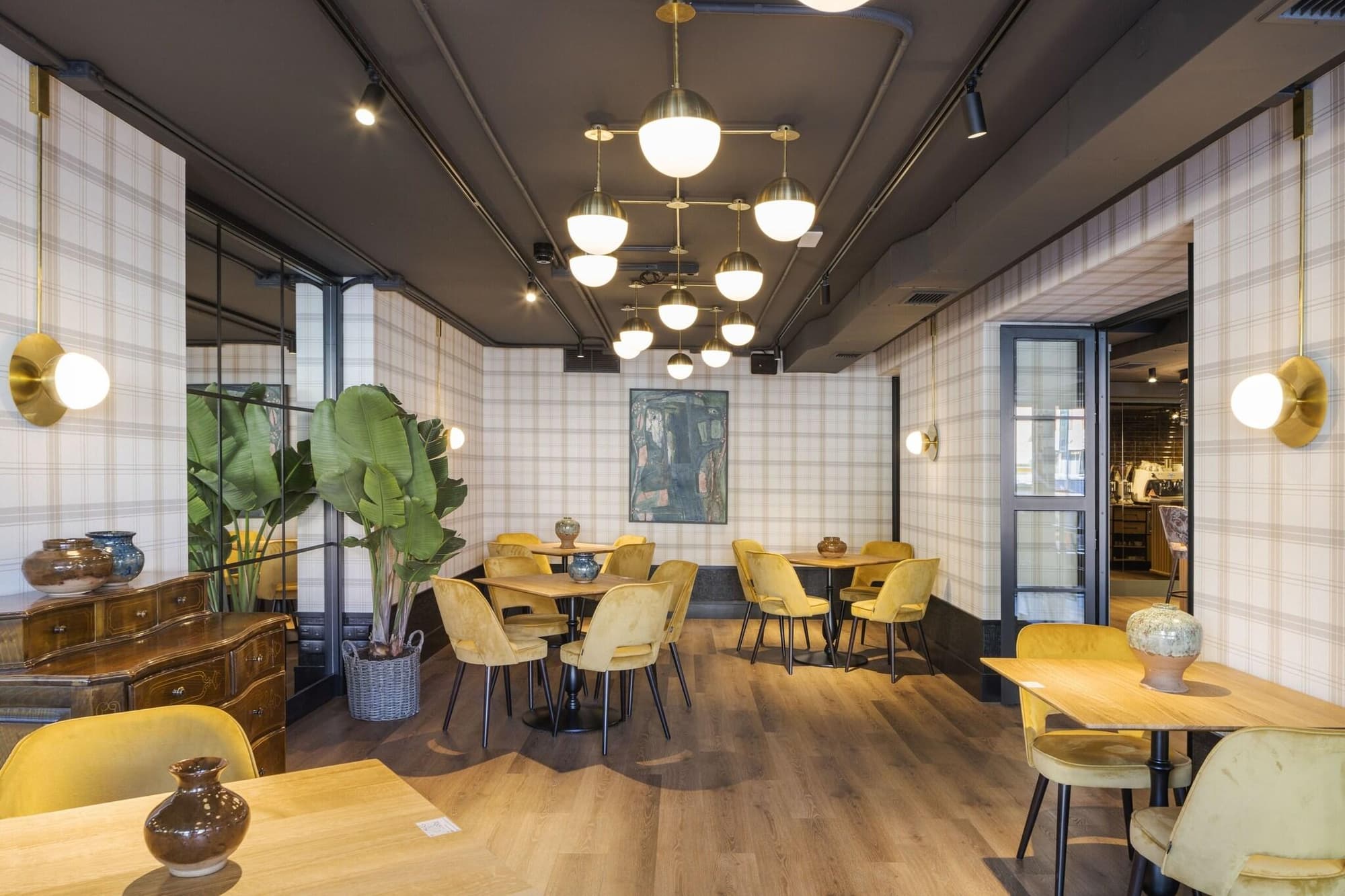 Rice Reyes Católicos, Restaurant