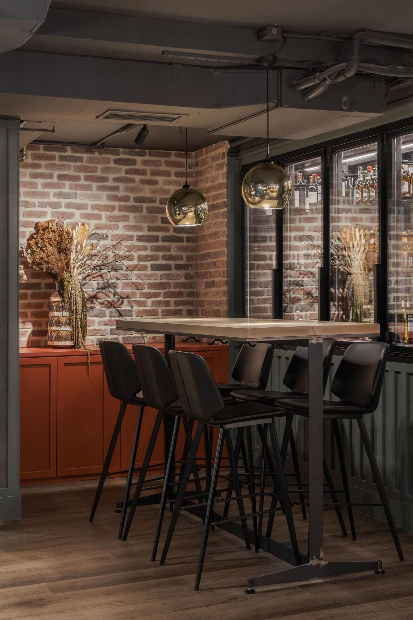 Rice Reyes Católicos, Restaurant