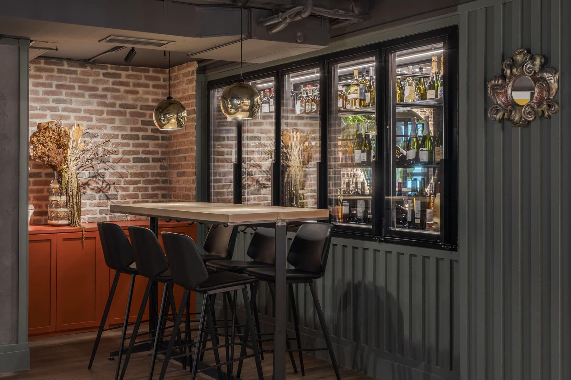 Rice Reyes Católicos, Restaurant