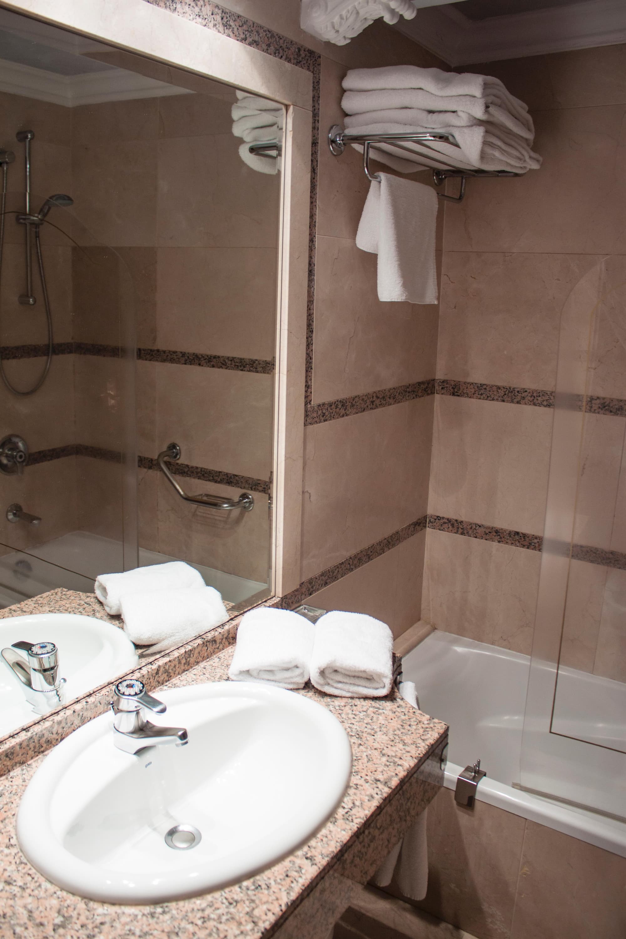 Rice Reyes Católicos, Room