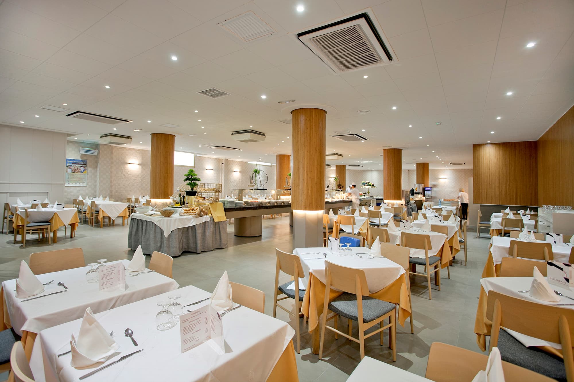 Port Eugeni, Restaurant