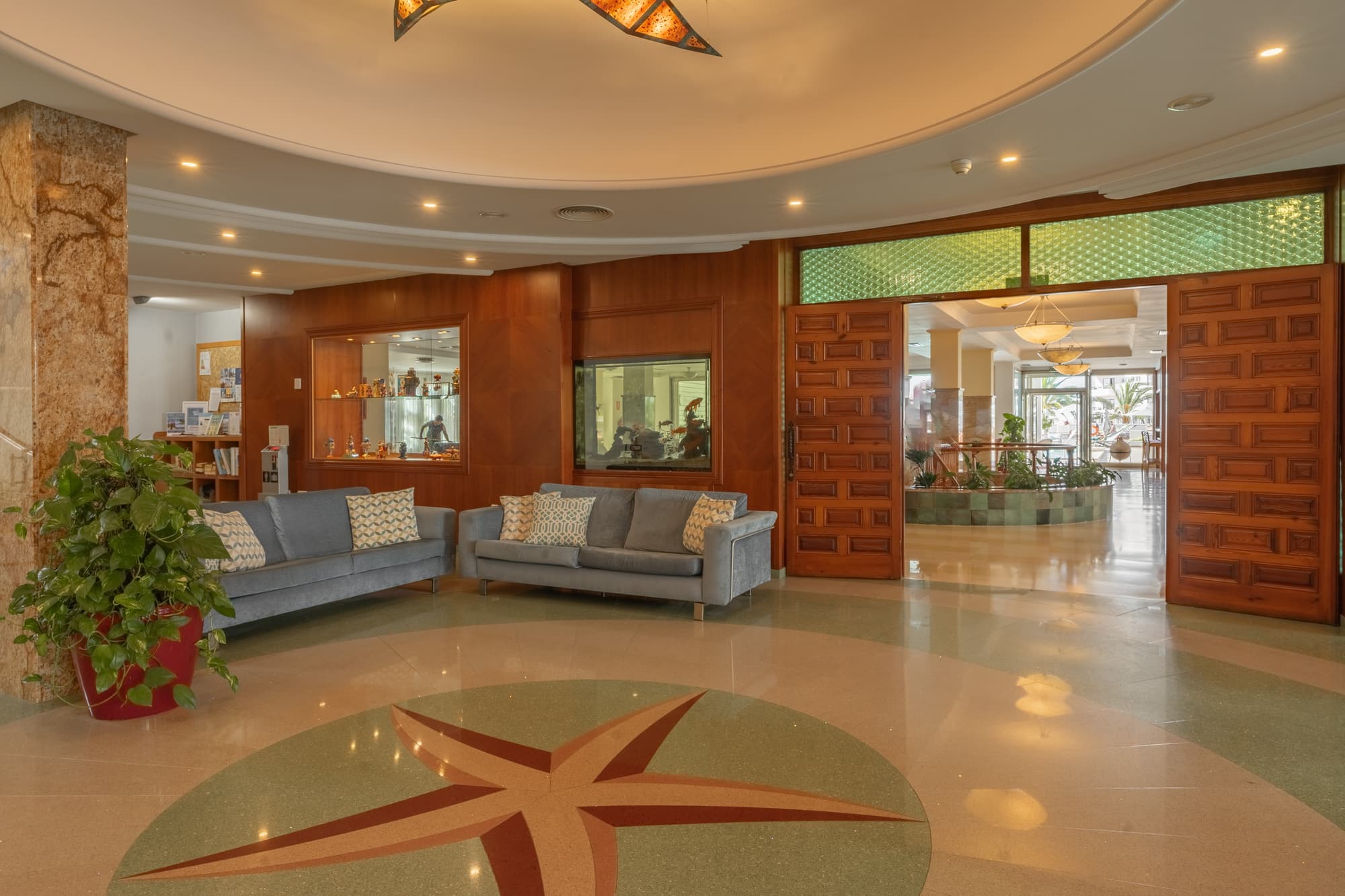 Bellamar, Lobby