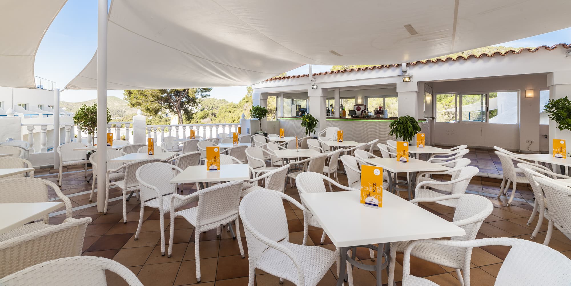 Globales Montemar, Bar