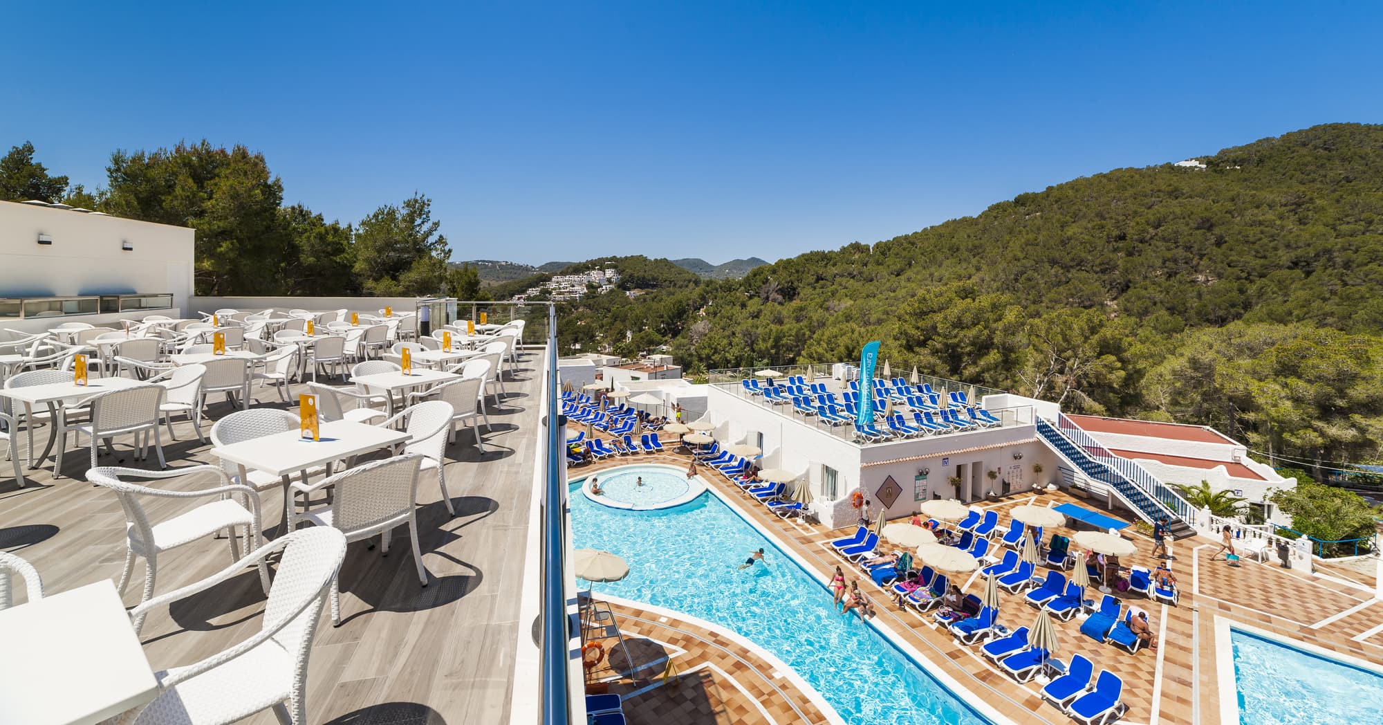 Globales Montemar, Bar