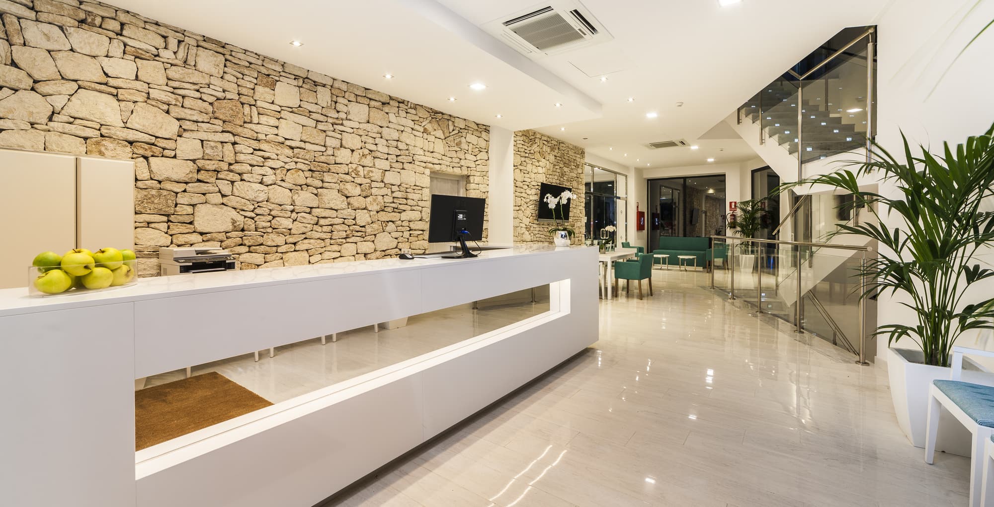 Globales Montemar, Lobby