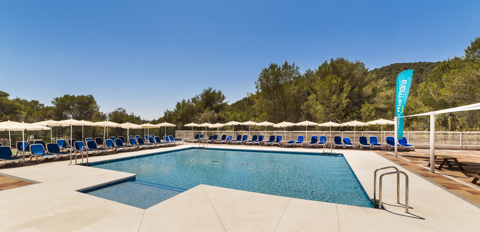 Globales Montemar, Pool